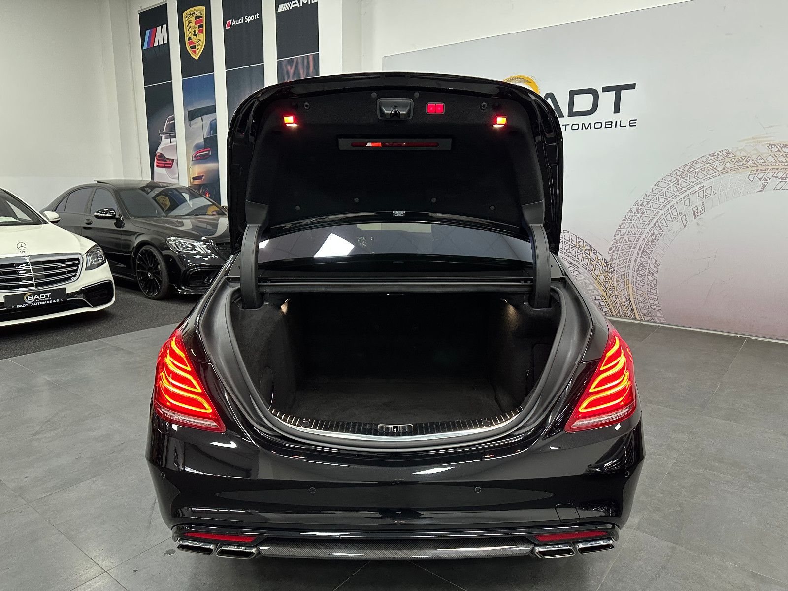 Fahrzeugabbildung Mercedes-Benz S 63 AMG 4Matic Lang*3D Burmester*PANO*Carbon 2