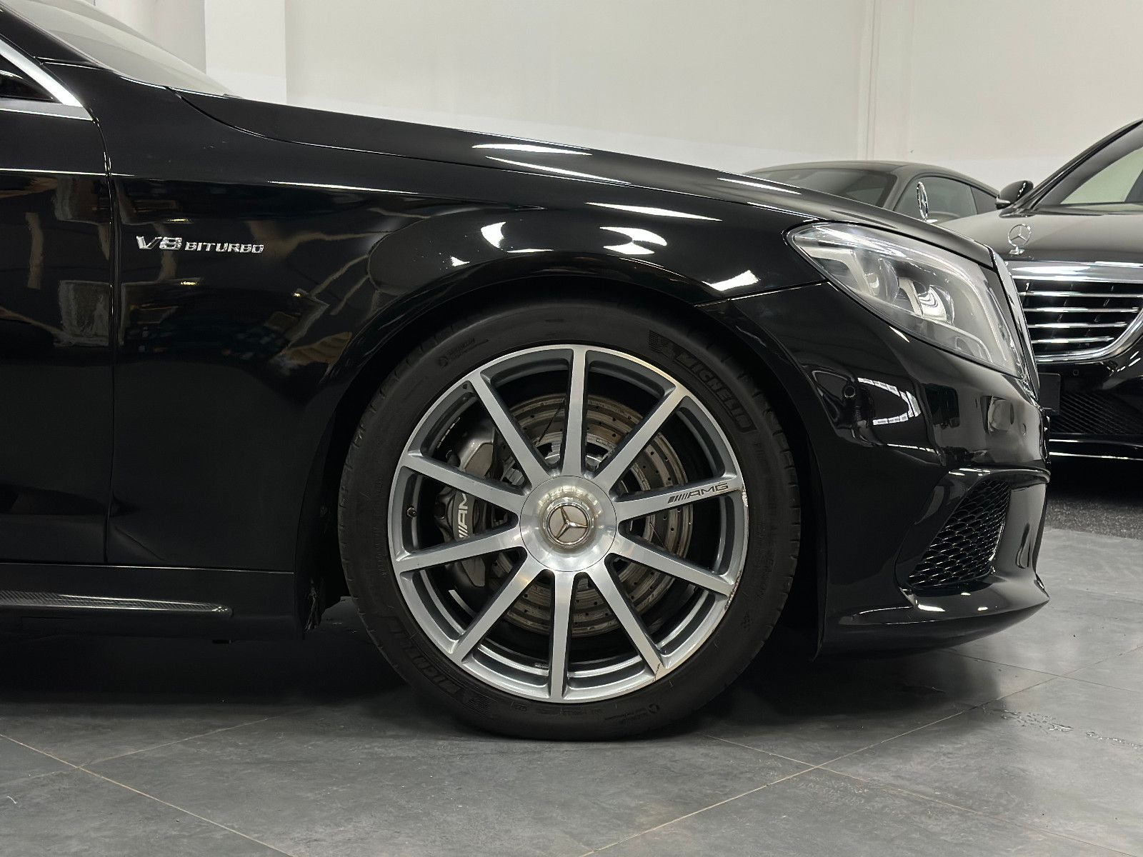 Fahrzeugabbildung Mercedes-Benz S 63 AMG 4Matic Lang*3D Burmester*PANO*Carbon 2