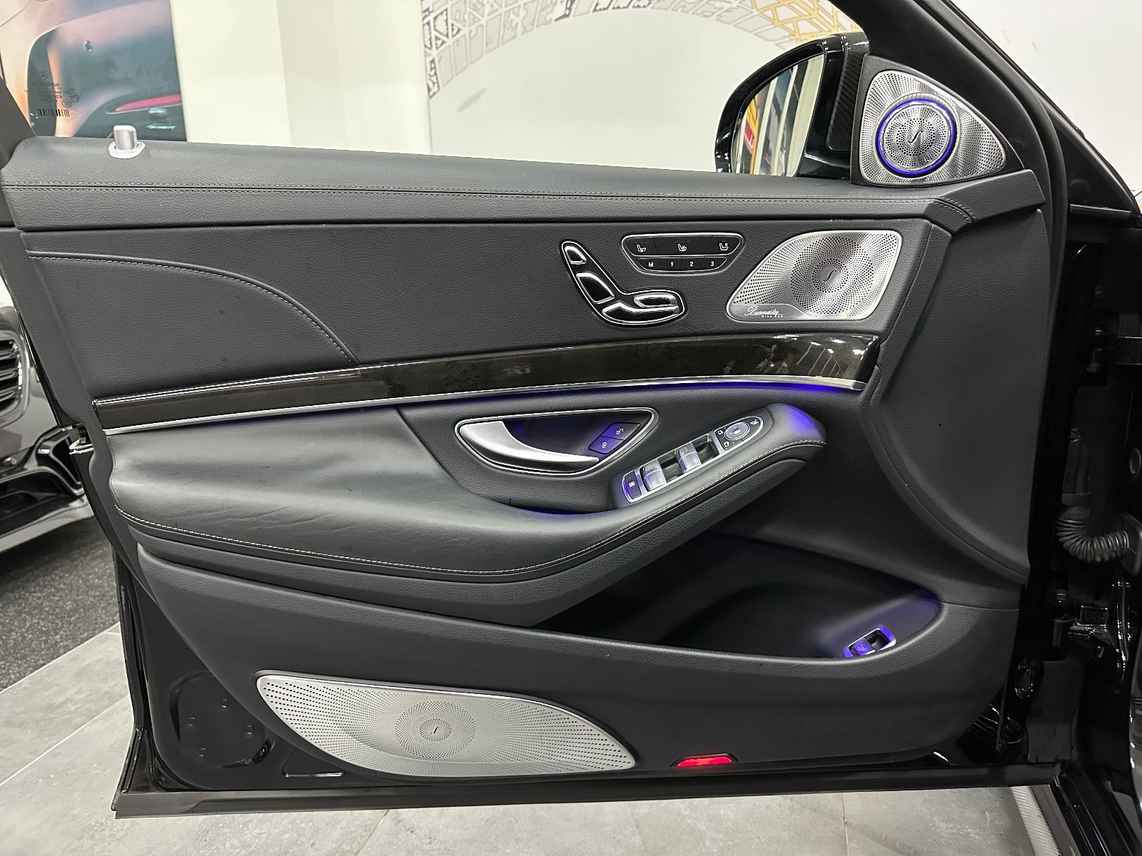 Fahrzeugabbildung Mercedes-Benz S 63 AMG 4Matic Lang*3D Burmester*PANO*Carbon 2