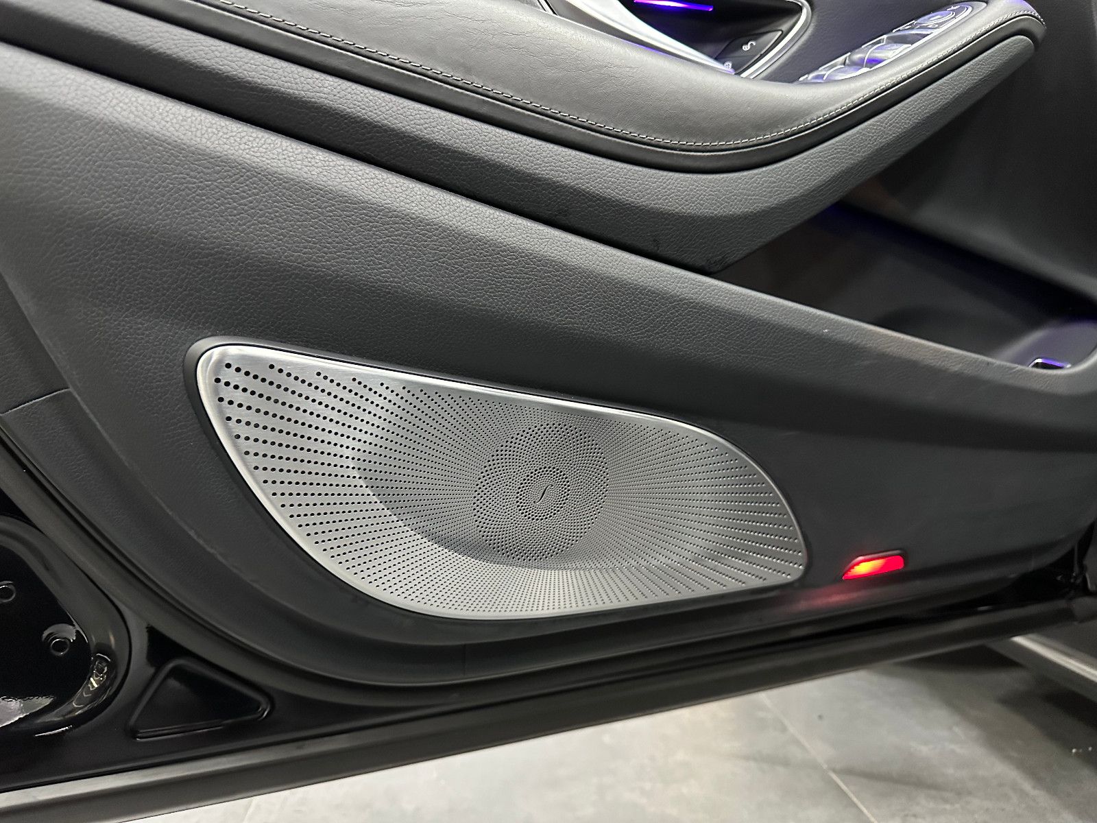 Fahrzeugabbildung Mercedes-Benz S 63 AMG 4Matic Lang*3D Burmester*PANO*Carbon 2