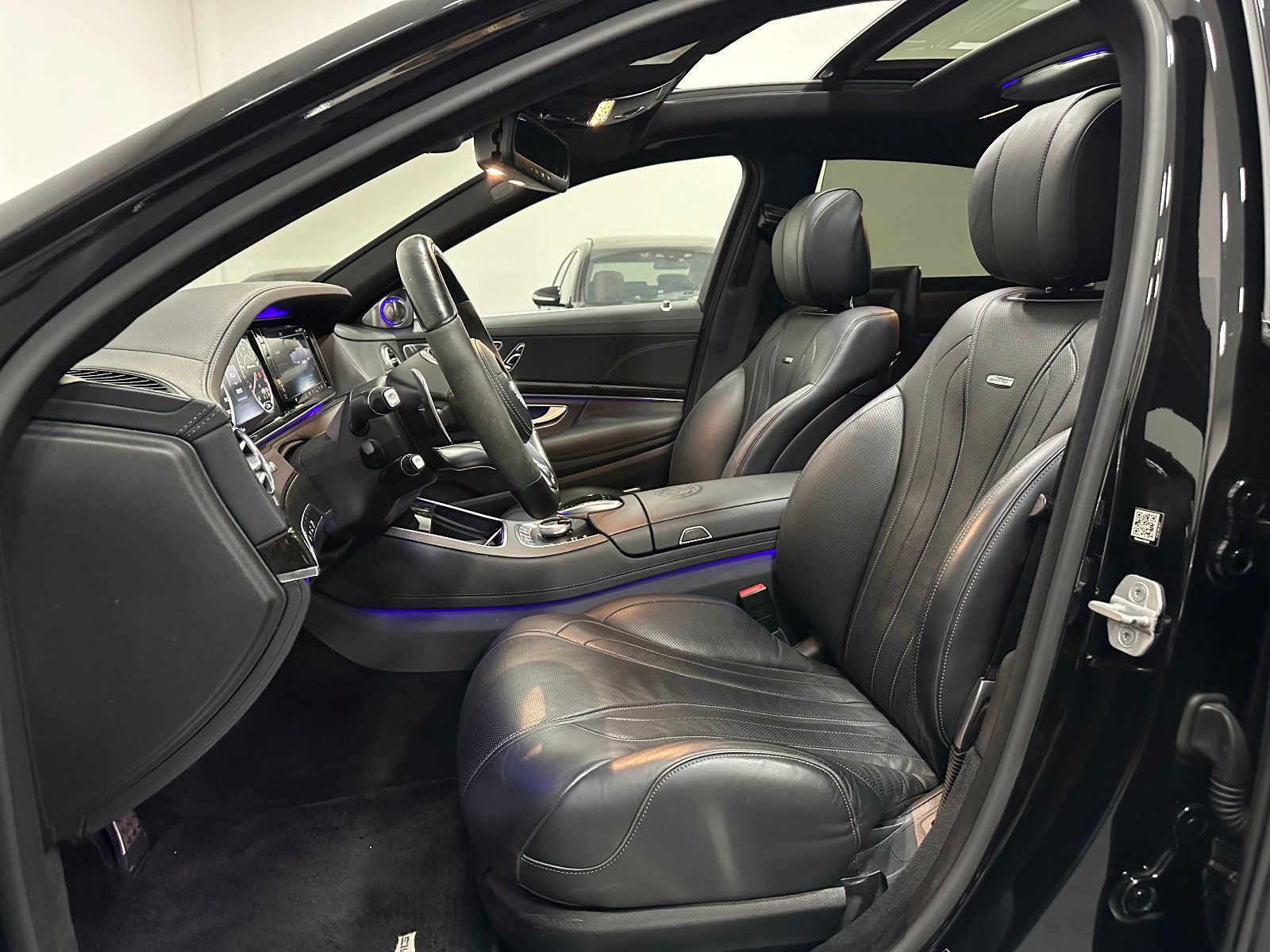 Fahrzeugabbildung Mercedes-Benz S 63 AMG 4Matic Lang*3D Burmester*PANO*Carbon 2