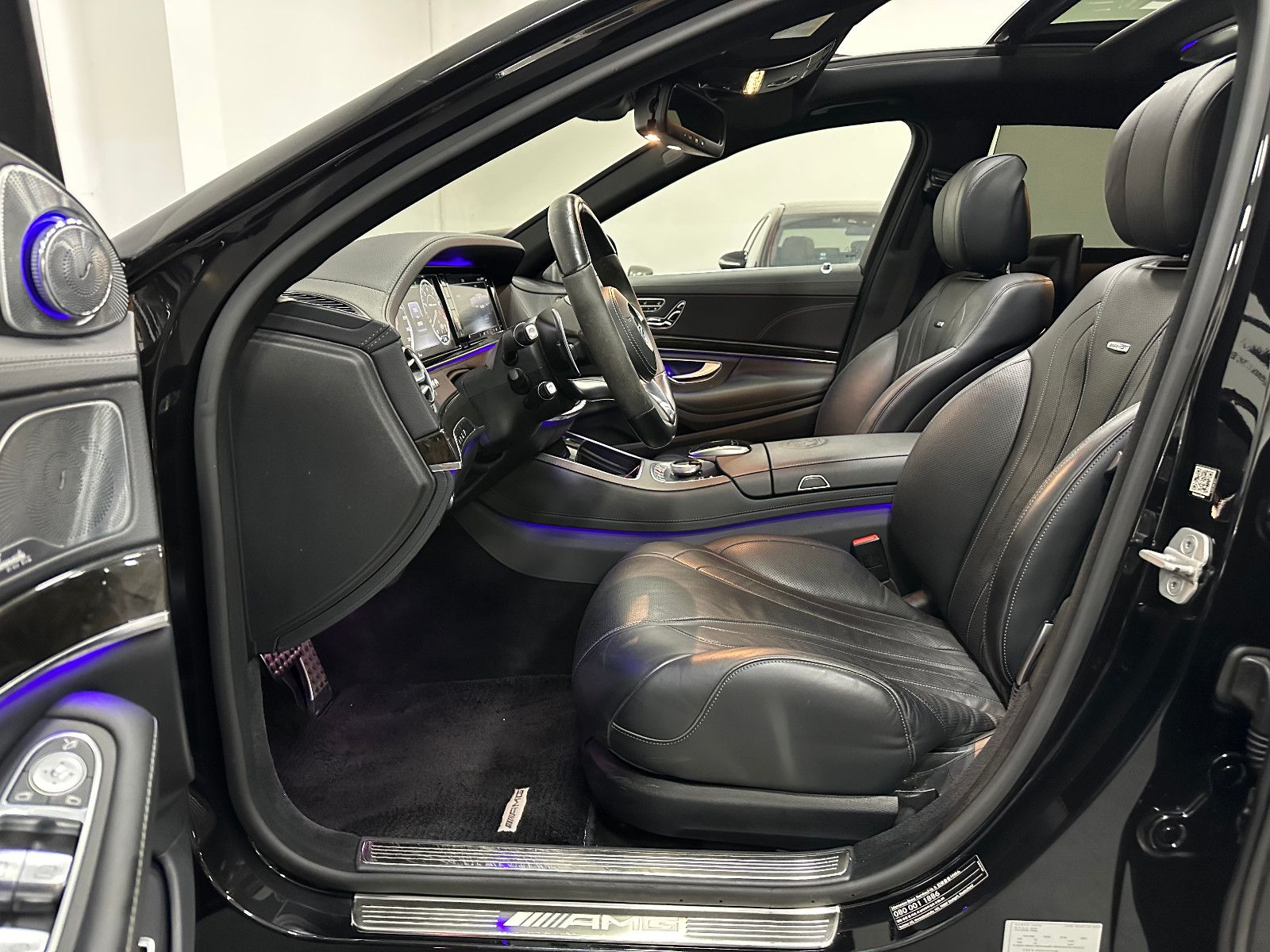 Fahrzeugabbildung Mercedes-Benz S 63 AMG 4Matic Lang*3D Burmester*PANO*Carbon 2