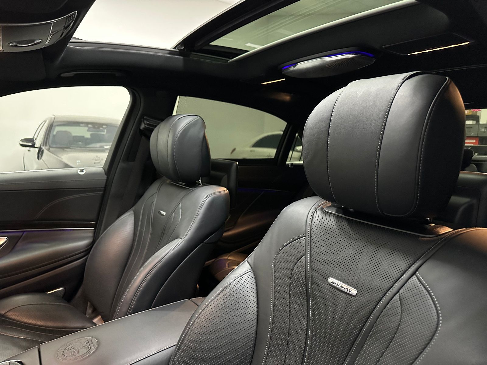 Fahrzeugabbildung Mercedes-Benz S 63 AMG 4Matic Lang*3D Burmester*PANO*Carbon 2