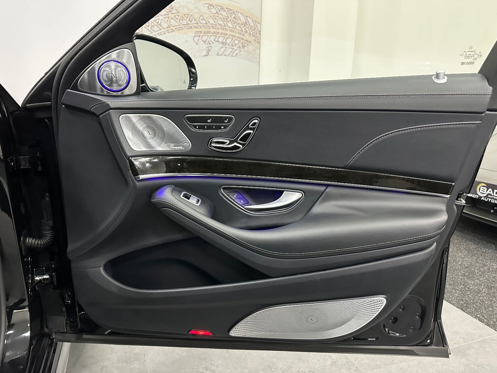 Fahrzeugabbildung Mercedes-Benz S 63 AMG 4Matic Lang*3D Burmester*PANO*Carbon 2