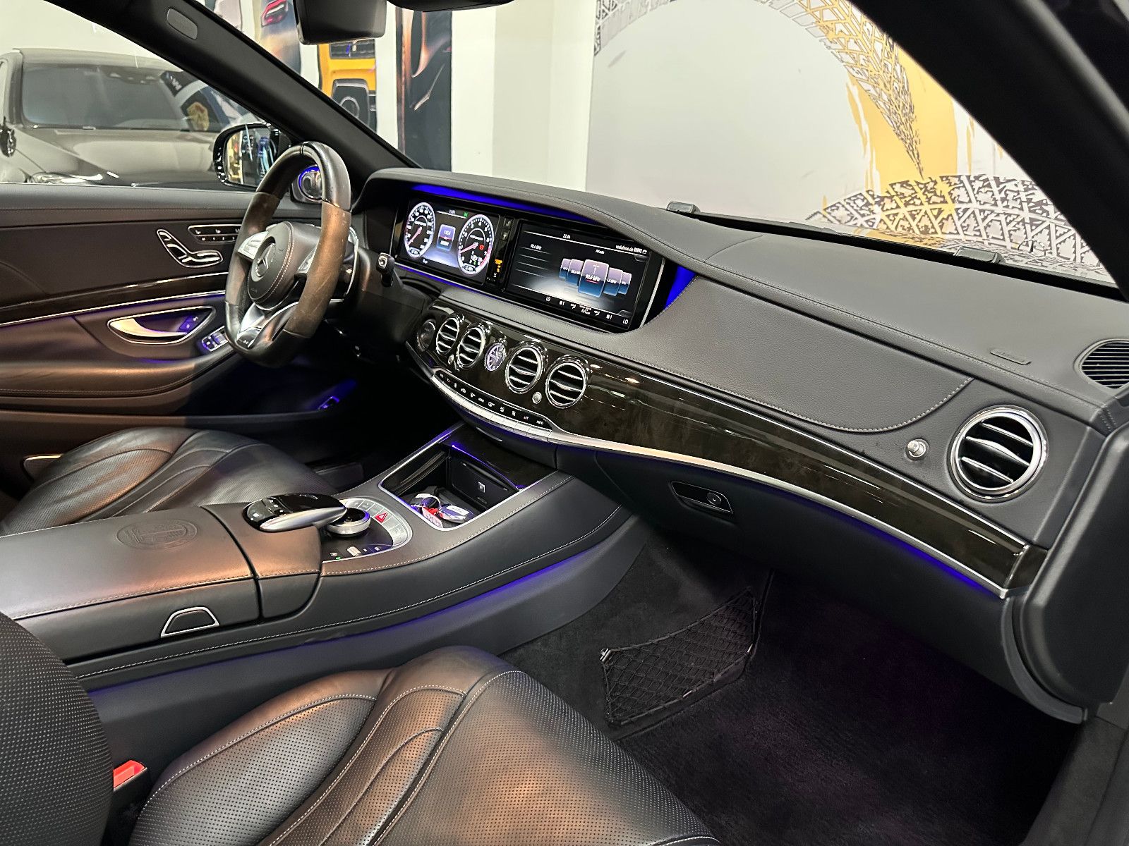 Fahrzeugabbildung Mercedes-Benz S 63 AMG 4Matic Lang*3D Burmester*PANO*Carbon 2