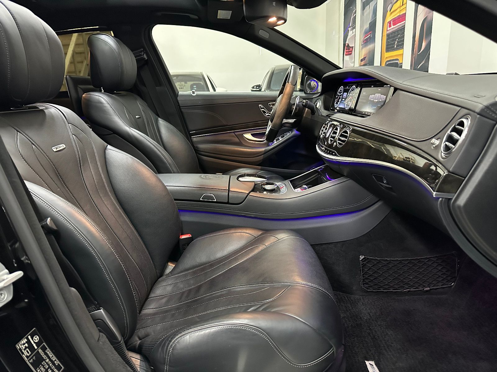 Fahrzeugabbildung Mercedes-Benz S 63 AMG 4Matic Lang*3D Burmester*PANO*Carbon 2