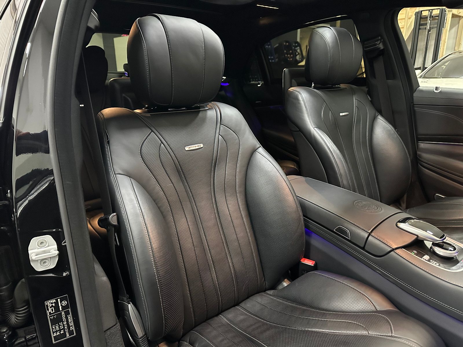 Fahrzeugabbildung Mercedes-Benz S 63 AMG 4Matic Lang*3D Burmester*PANO*Carbon 2