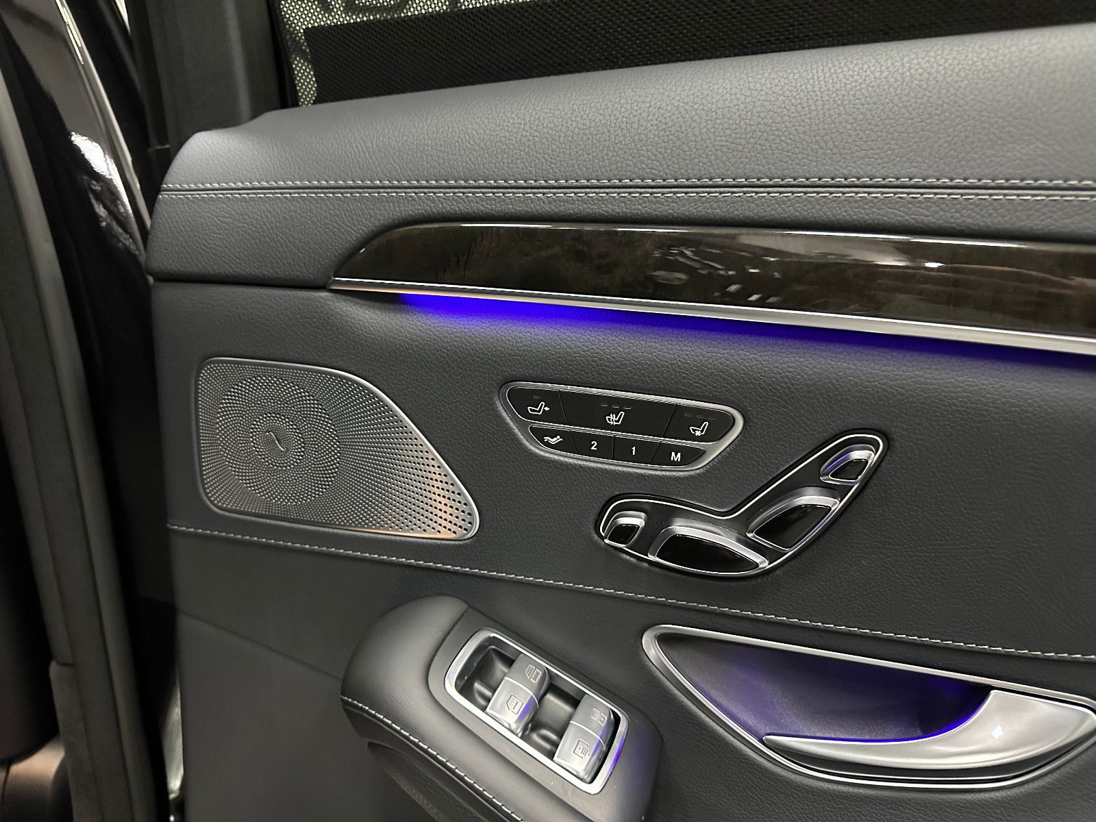 Fahrzeugabbildung Mercedes-Benz S 63 AMG 4Matic Lang*3D Burmester*PANO*Carbon 2