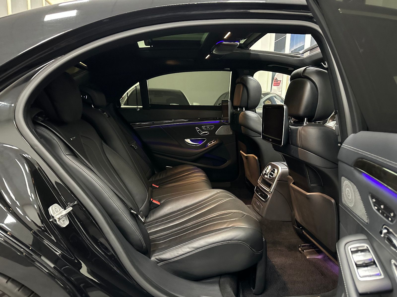 Fahrzeugabbildung Mercedes-Benz S 63 AMG 4Matic Lang*3D Burmester*PANO*Carbon 2