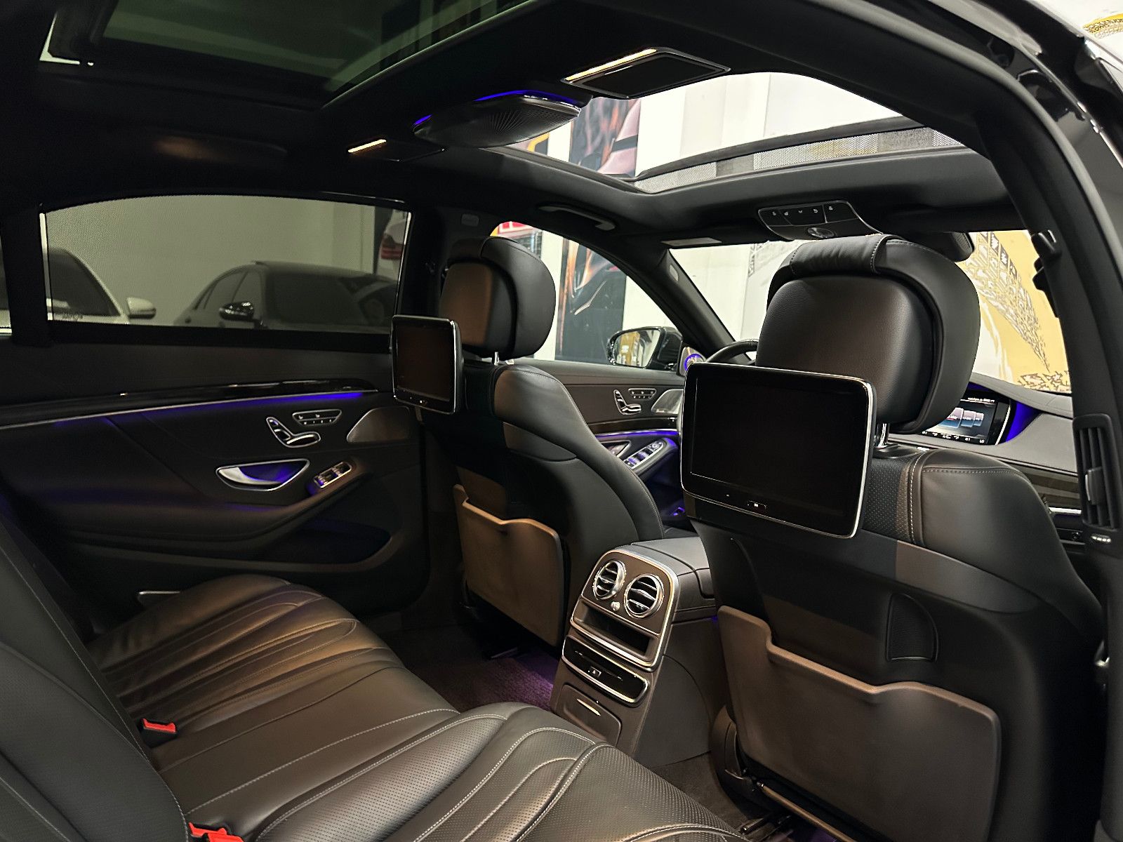 Fahrzeugabbildung Mercedes-Benz S 63 AMG 4Matic Lang*3D Burmester*PANO*Carbon 2