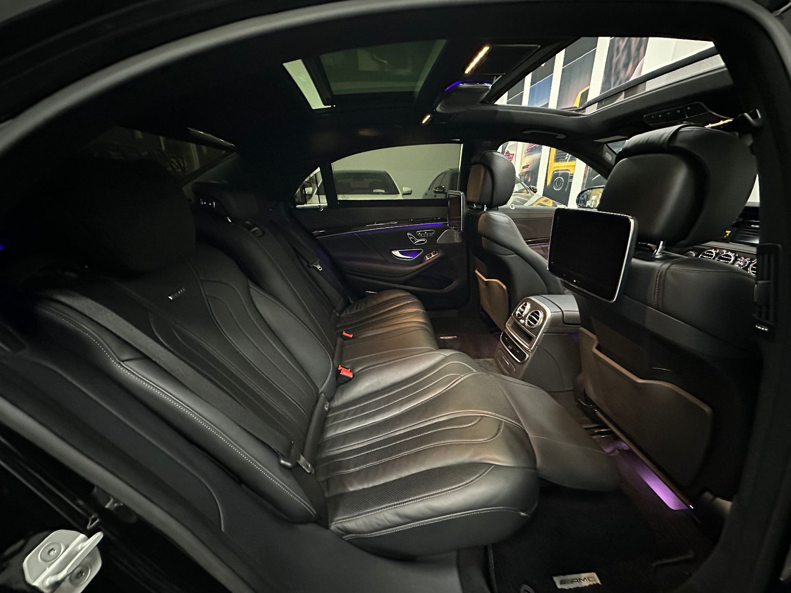 Fahrzeugabbildung Mercedes-Benz S 63 AMG 4Matic Lang*3D Burmester*PANO*Carbon 2