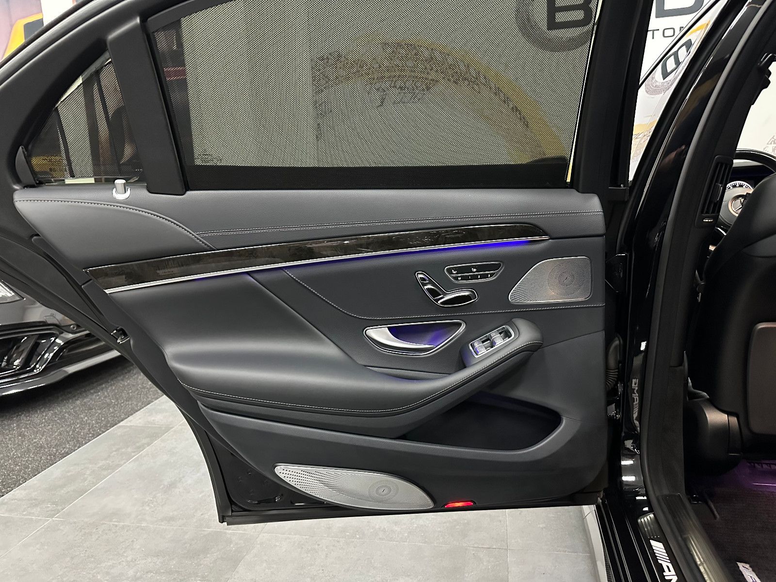 Fahrzeugabbildung Mercedes-Benz S 63 AMG 4Matic Lang*3D Burmester*PANO*Carbon 2
