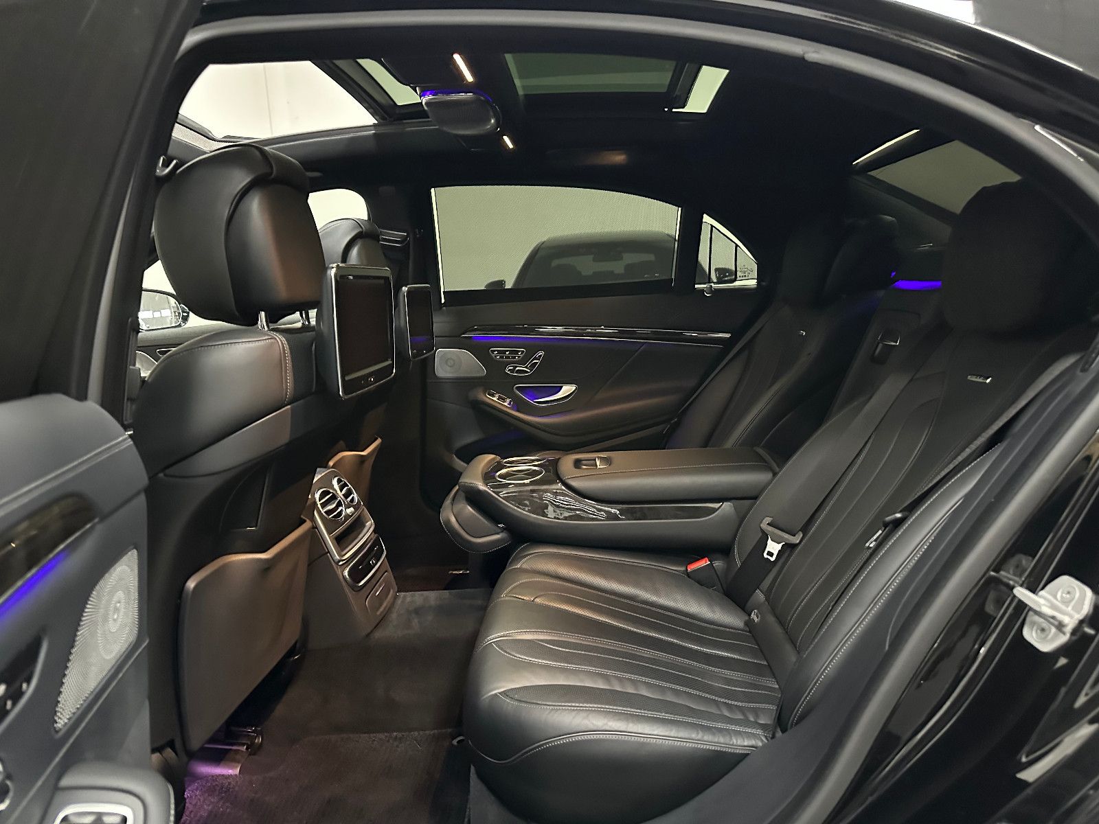 Fahrzeugabbildung Mercedes-Benz S 63 AMG 4Matic Lang*3D Burmester*PANO*Carbon 2