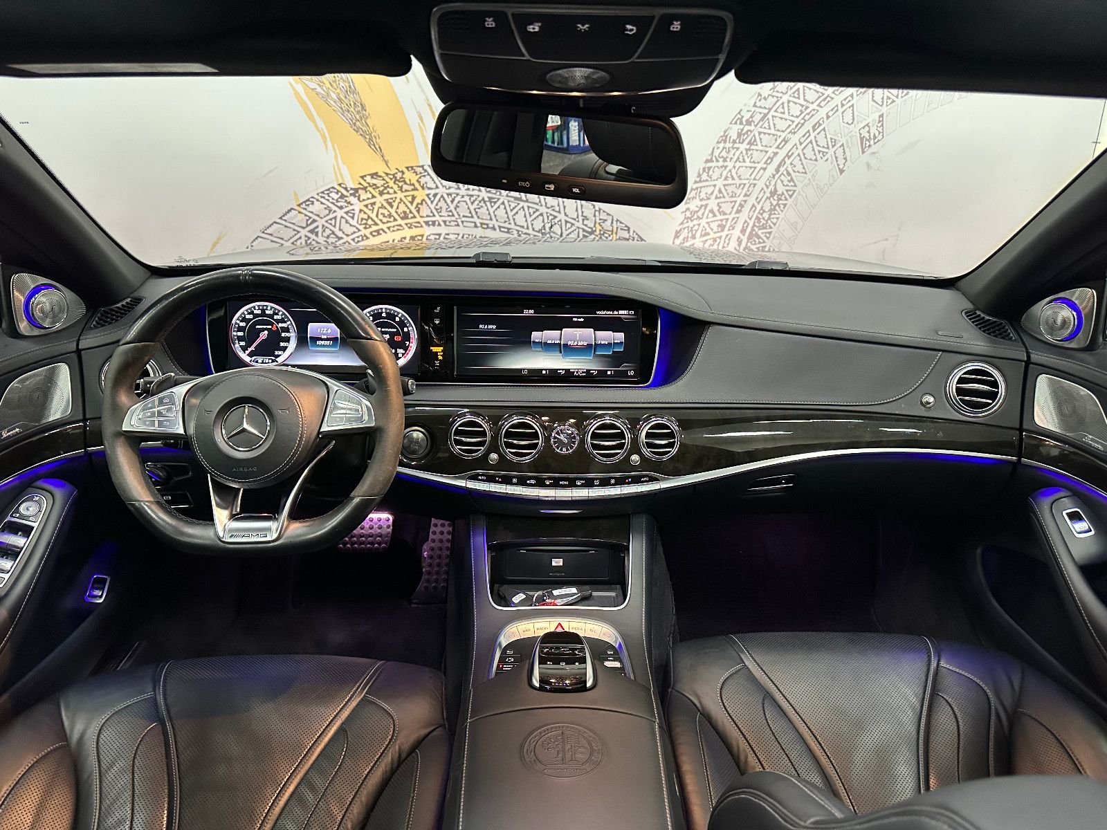Fahrzeugabbildung Mercedes-Benz S 63 AMG 4Matic Lang*3D Burmester*PANO*Carbon 2