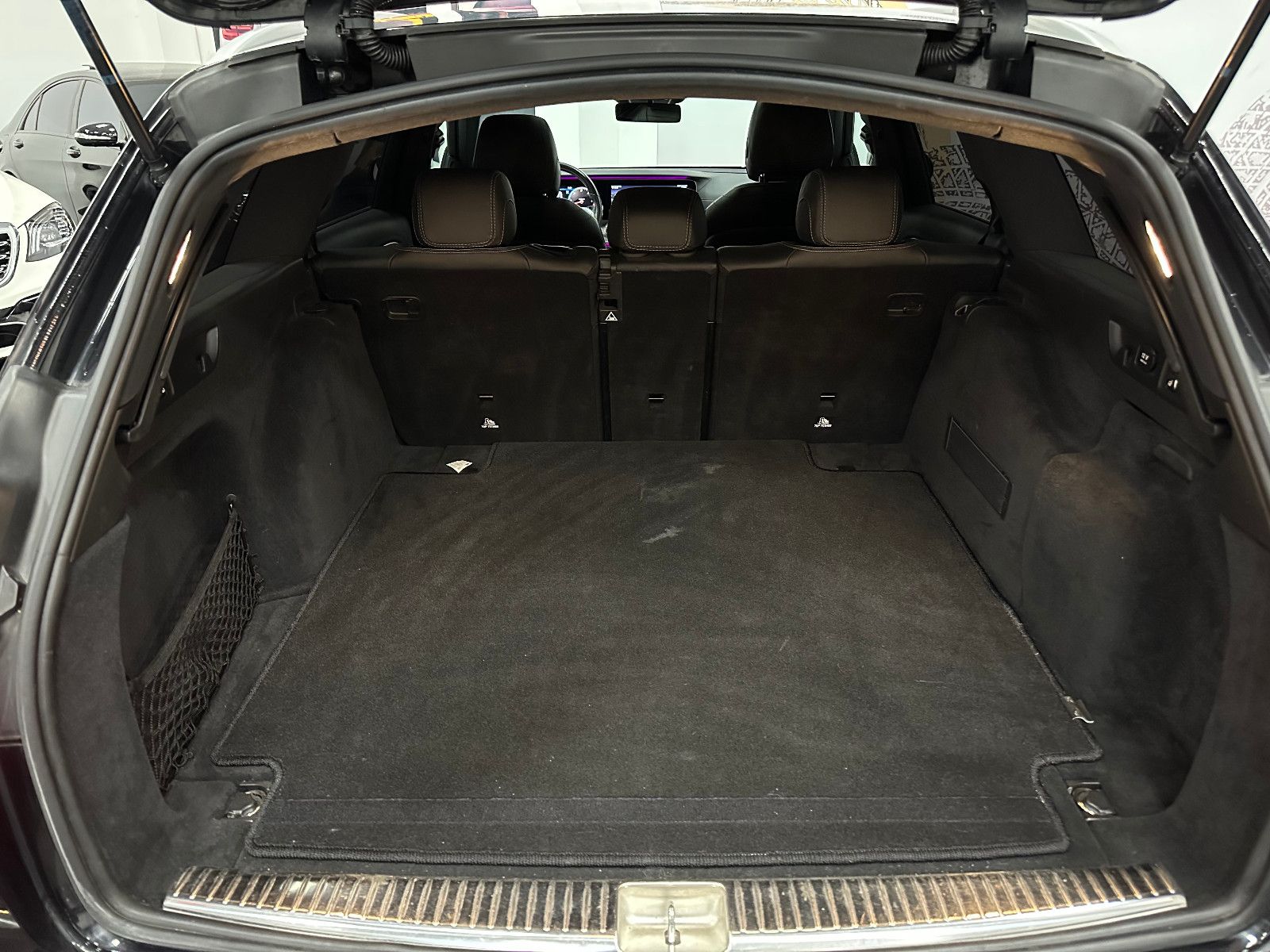 Fahrzeugabbildung Mercedes-Benz E 400 d 4-Matic T-Modell *AMG*360°*DTR*AHK*STHZ*