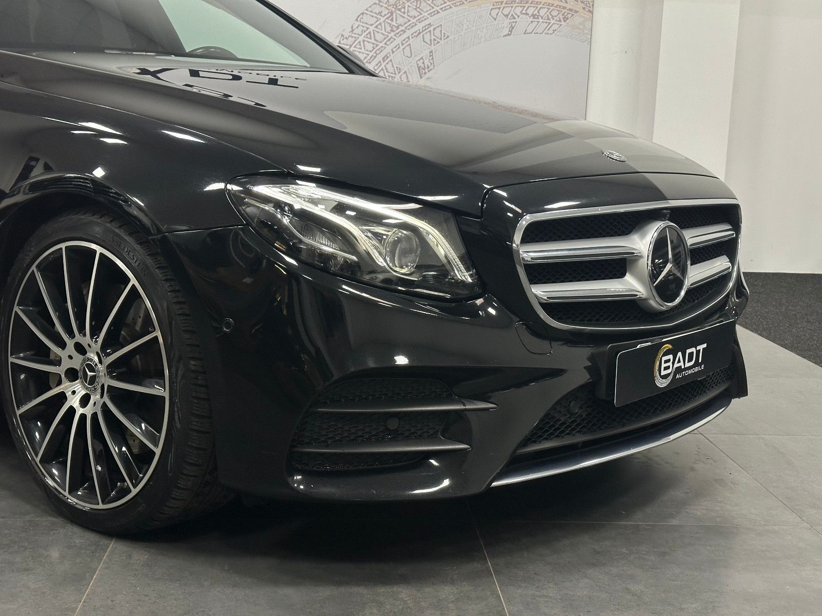 Fahrzeugabbildung Mercedes-Benz E 400 d 4-Matic T-Modell *AMG*360°*DTR*AHK*STHZ*