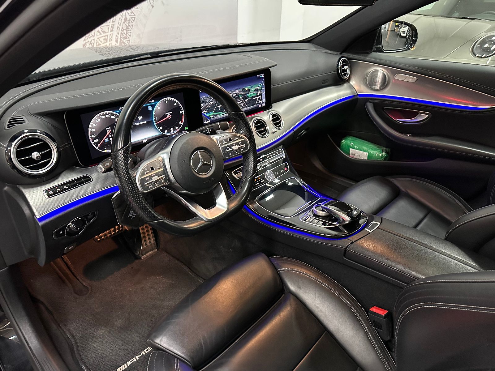 Fahrzeugabbildung Mercedes-Benz E 400 d 4-Matic T-Modell *AMG*360°*DTR*AHK*STHZ*