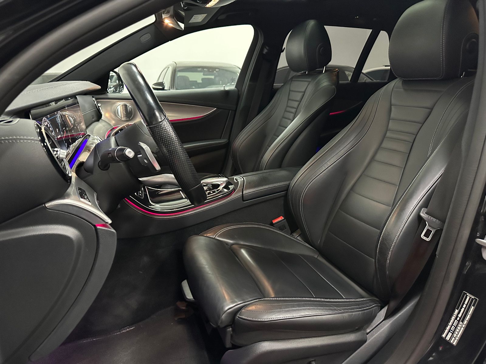 Fahrzeugabbildung Mercedes-Benz E 400 d 4-Matic T-Modell *AMG*360°*DTR*AHK*STHZ*