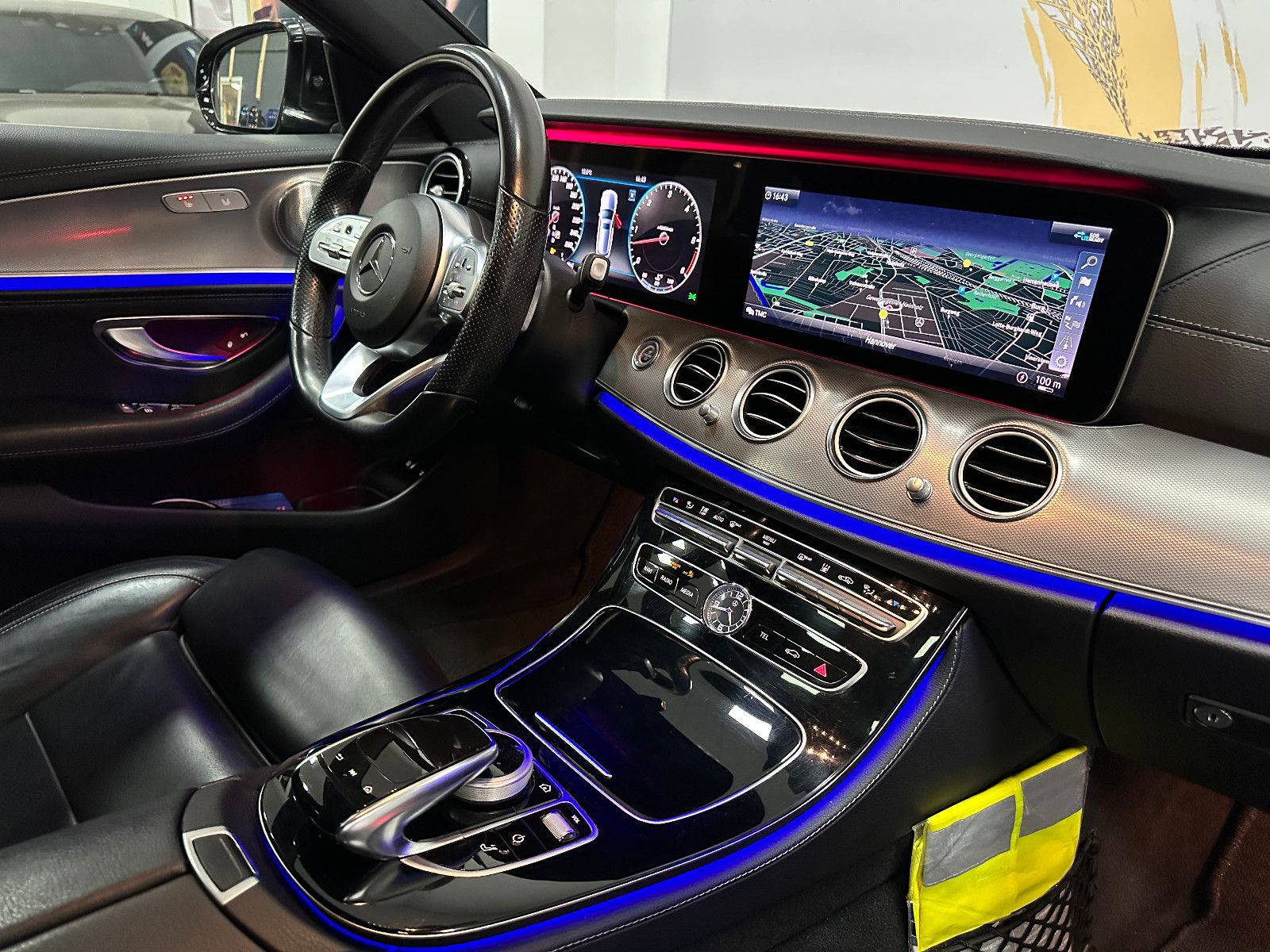 Fahrzeugabbildung Mercedes-Benz E 400 d 4-Matic T-Modell *AMG*360°*DTR*AHK*STHZ*