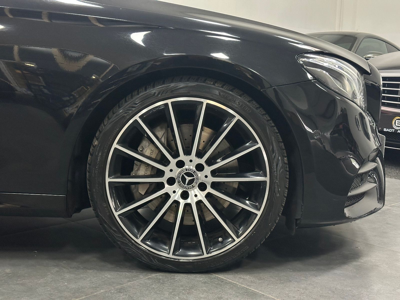 Fahrzeugabbildung Mercedes-Benz E 400 d 4-Matic T-Modell *AMG*360°*DTR*AHK*STHZ*