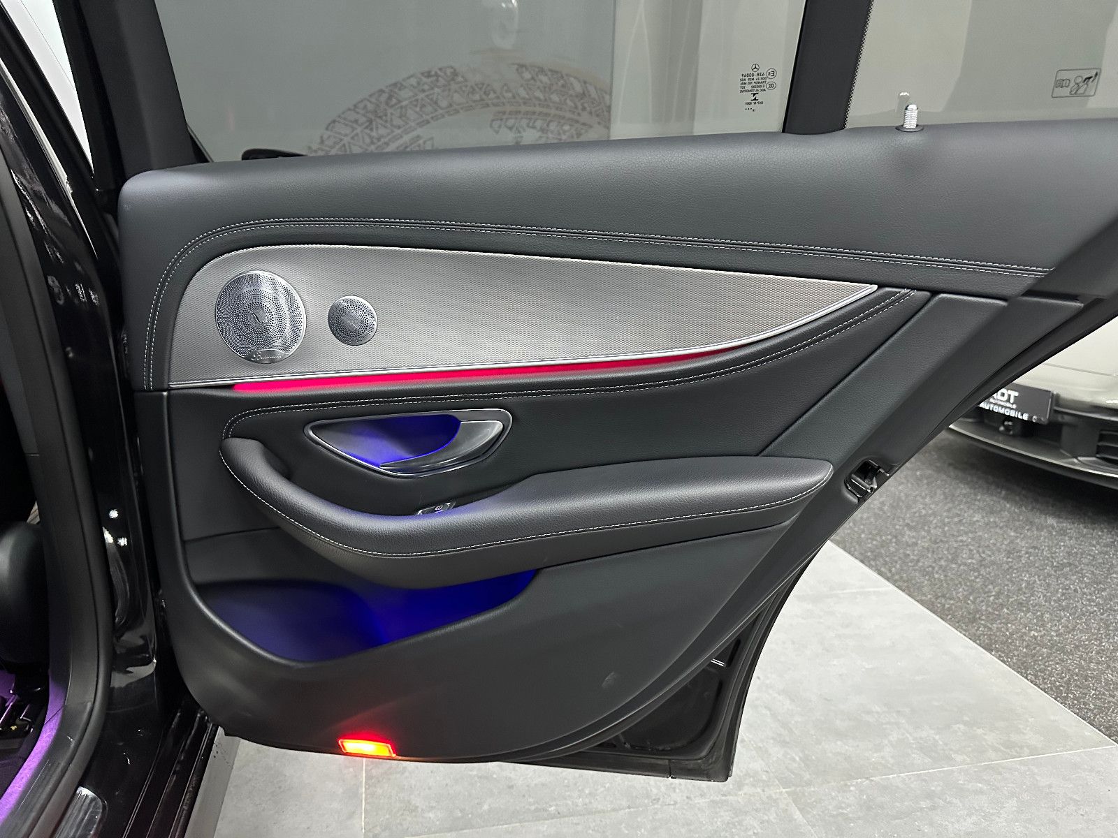 Fahrzeugabbildung Mercedes-Benz E 400 d 4-Matic T-Modell *AMG*360°*DTR*AHK*STHZ*