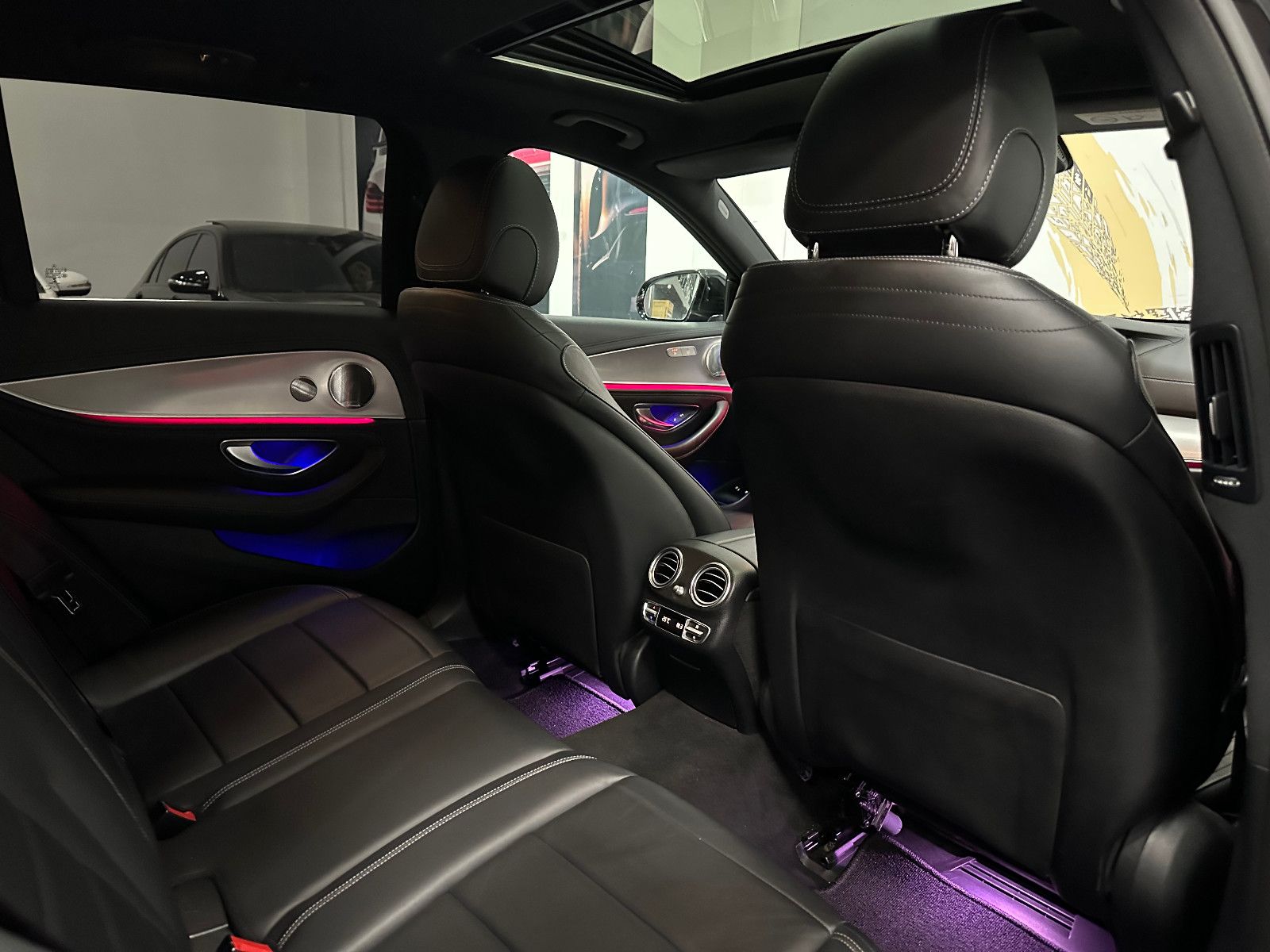 Fahrzeugabbildung Mercedes-Benz E 400 d 4-Matic T-Modell *AMG*360°*DTR*AHK*STHZ*