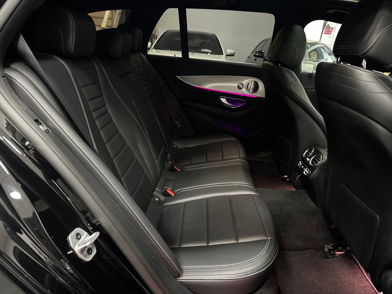 Fahrzeugabbildung Mercedes-Benz E 400 d 4-Matic T-Modell *AMG*360°*DTR*AHK*STHZ*
