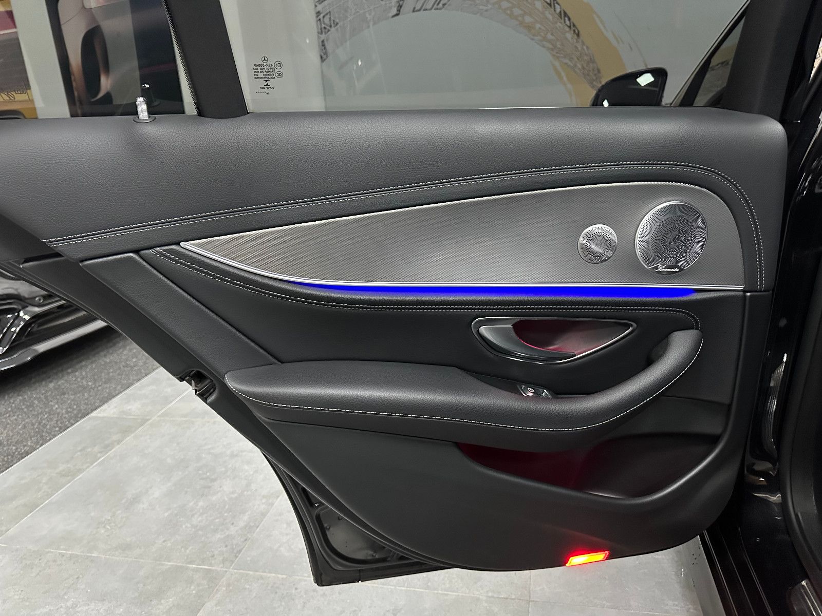 Fahrzeugabbildung Mercedes-Benz E 400 d 4-Matic T-Modell *AMG*360°*DTR*AHK*STHZ*
