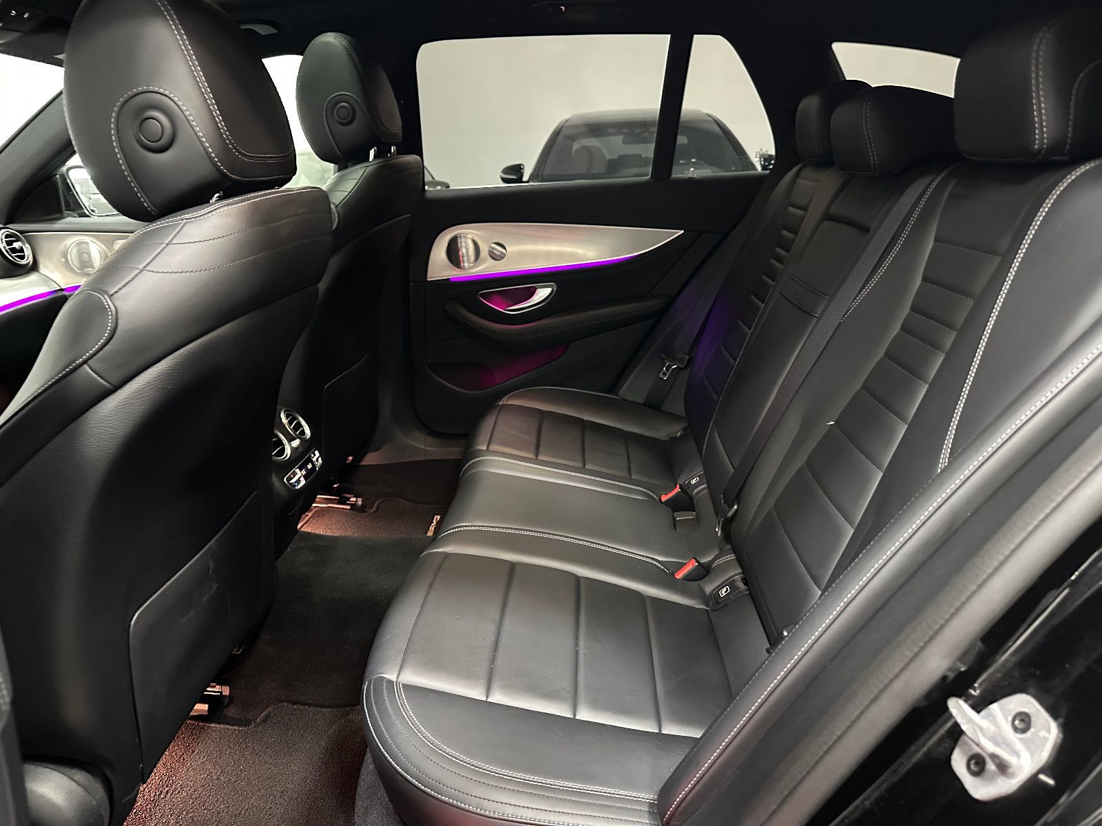 Fahrzeugabbildung Mercedes-Benz E 400 d 4-Matic T-Modell *AMG*360°*DTR*AHK*STHZ*