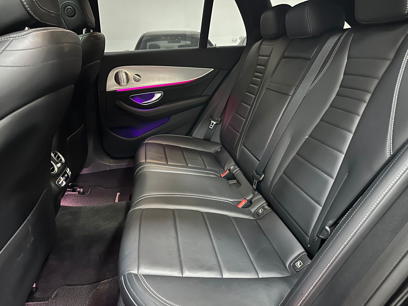 Fahrzeugabbildung Mercedes-Benz E 400 d 4-Matic T-Modell *AMG*360°*DTR*AHK*STHZ*