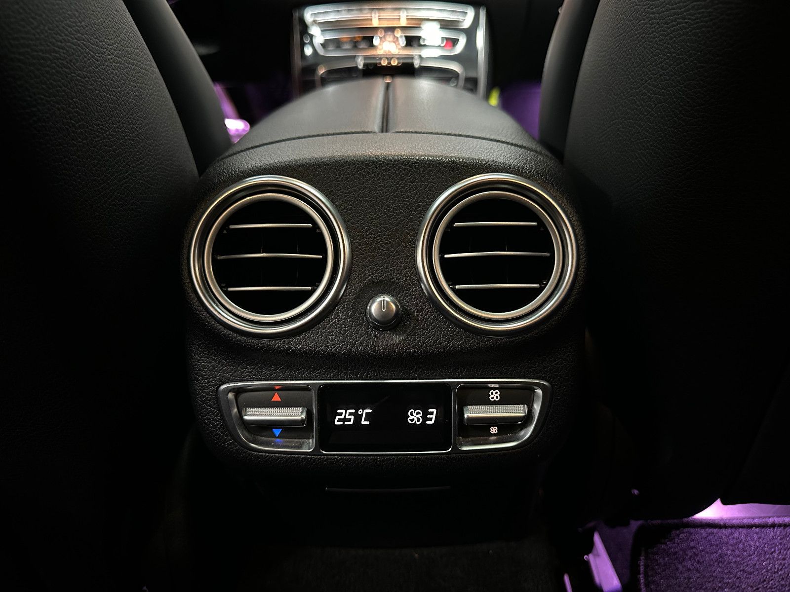 Fahrzeugabbildung Mercedes-Benz E 400 d 4-Matic T-Modell *AMG*360°*DTR*AHK*STHZ*