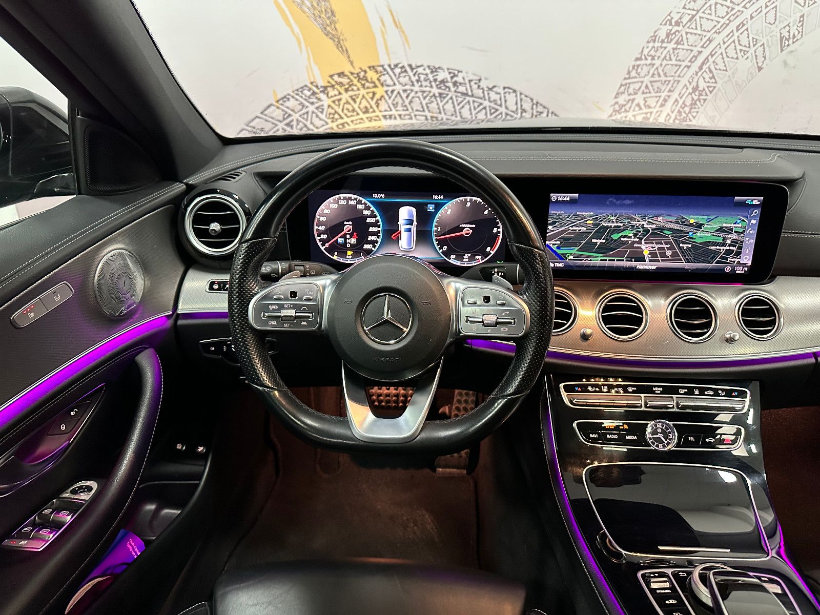 Fahrzeugabbildung Mercedes-Benz E 400 d 4-Matic T-Modell *AMG*360°*DTR*AHK*STHZ*