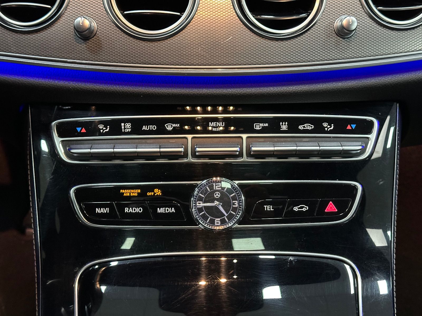 Fahrzeugabbildung Mercedes-Benz E 400 d 4-Matic T-Modell *AMG*360°*DTR*AHK*STHZ*