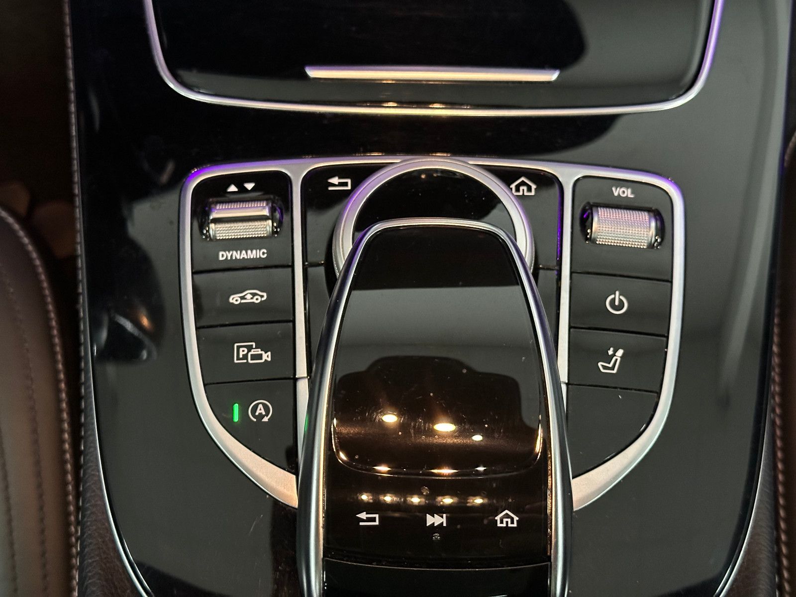 Fahrzeugabbildung Mercedes-Benz E 400 d 4-Matic T-Modell *AMG*360°*DTR*AHK*STHZ*