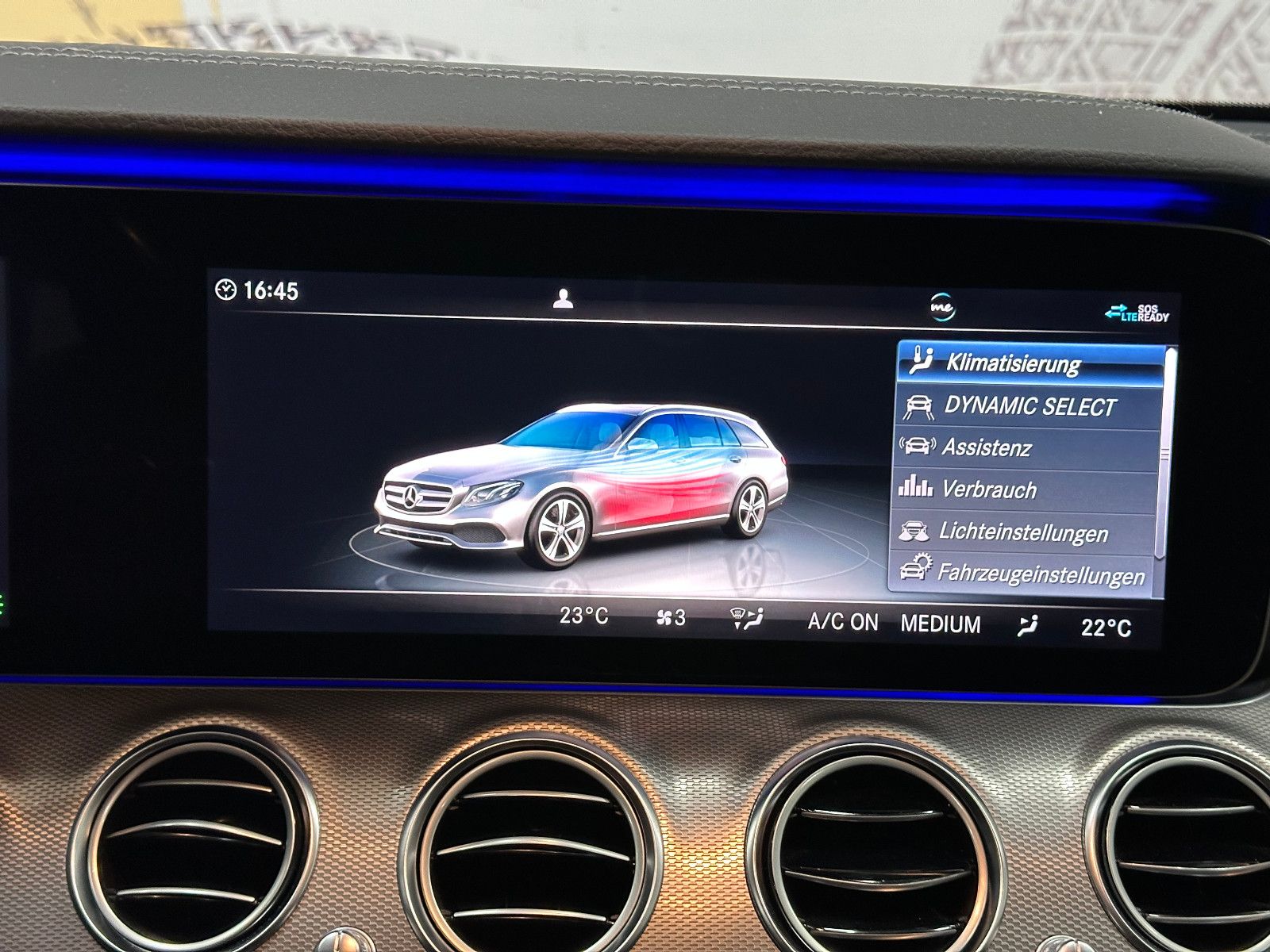 Fahrzeugabbildung Mercedes-Benz E 400 d 4-Matic T-Modell *AMG*360°*DTR*AHK*STHZ*