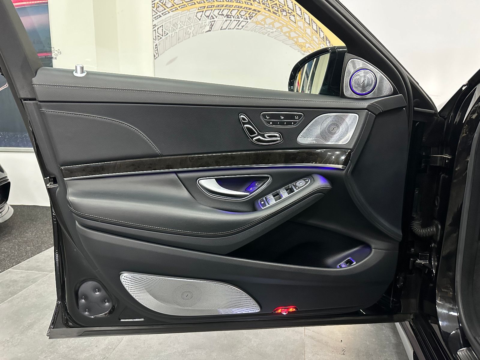 Fahrzeugabbildung Mercedes-Benz S 63 AMG 4Matic L *TV*FACELIFT*3D BURMESTER*DTR