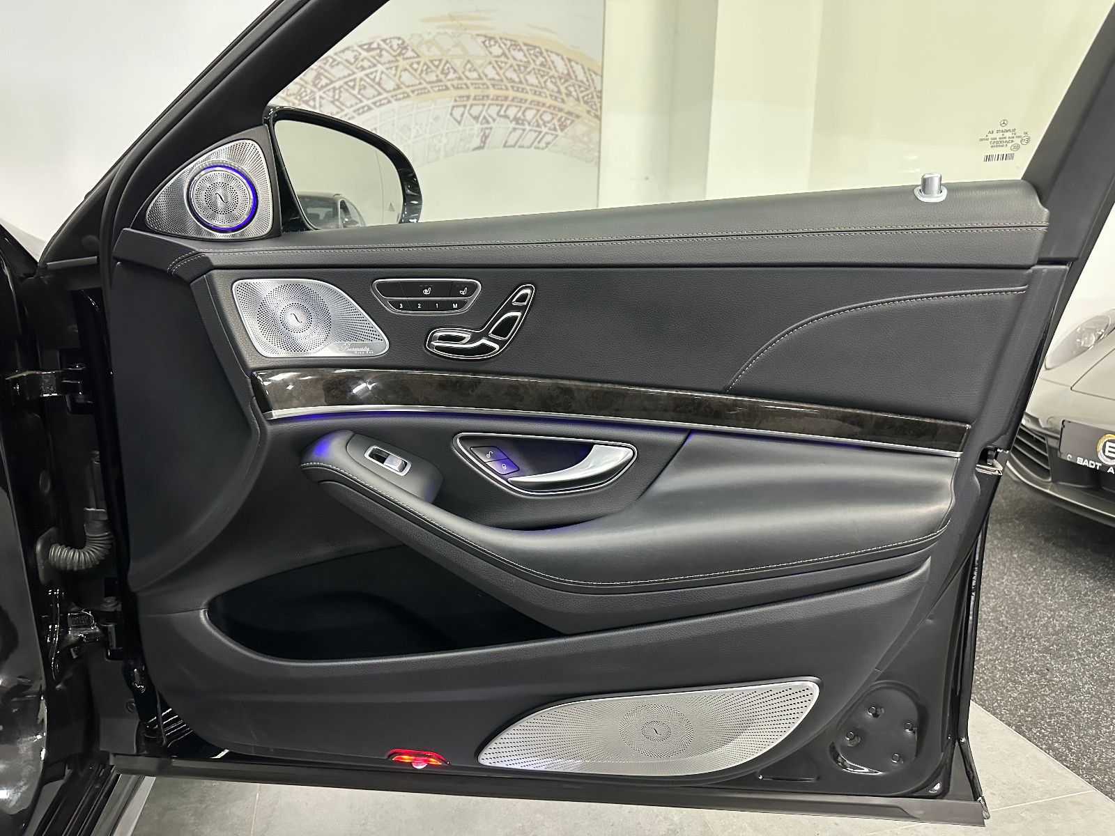 Fahrzeugabbildung Mercedes-Benz S 63 AMG 4Matic L *TV*FACELIFT*3D BURMESTER*DTR