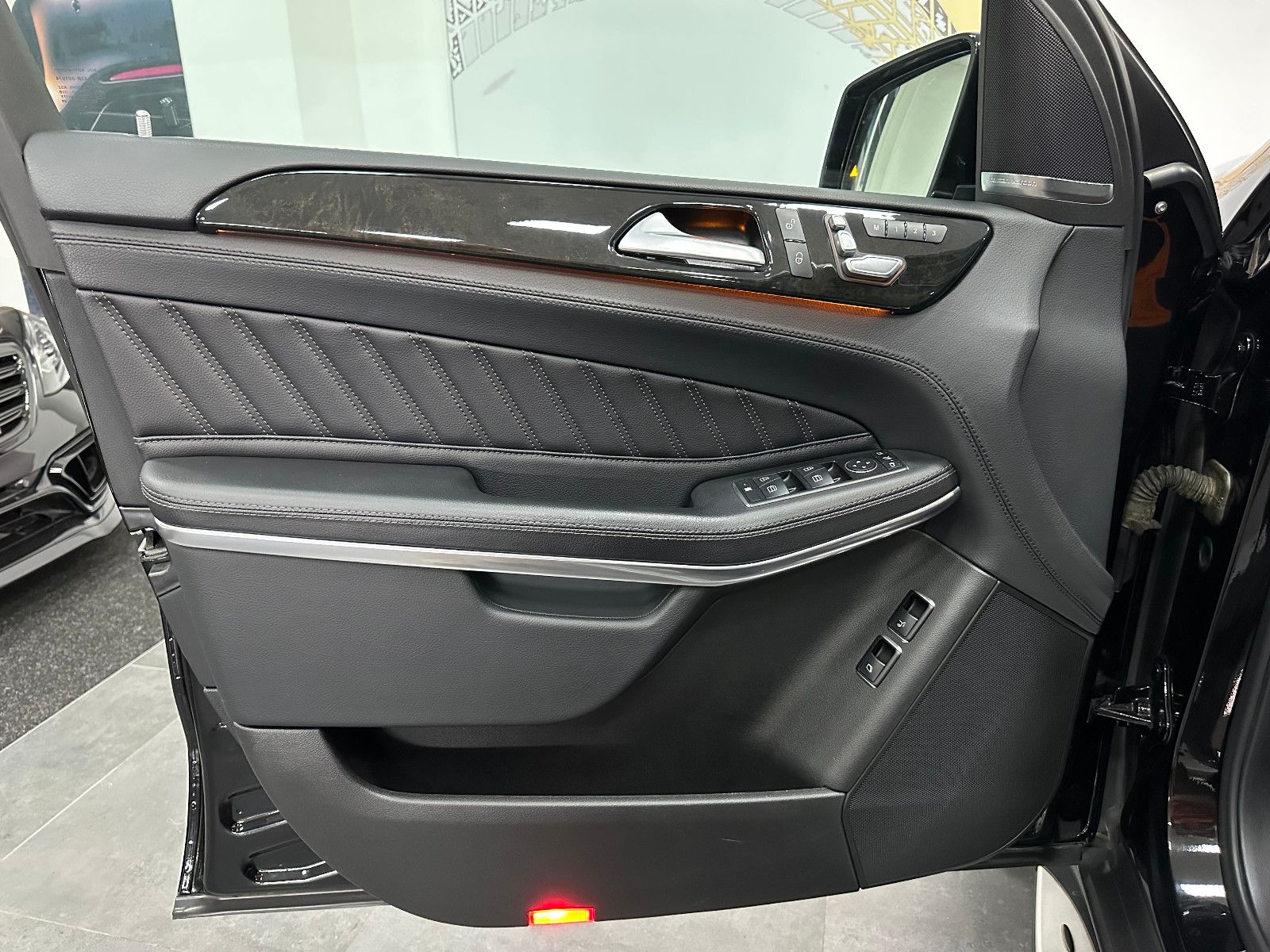 Fahrzeugabbildung Mercedes-Benz GLS 500 4Matic *DTR*PANO*AMG LINE*360°*H&K*