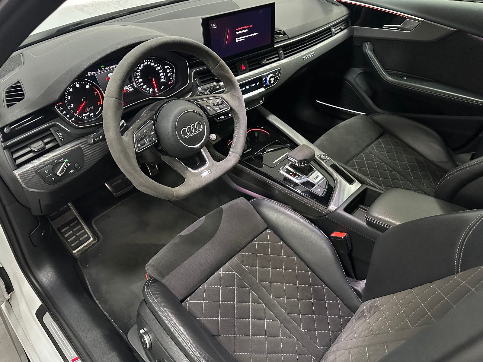 Fahrzeugabbildung Audi RS4 RS 4 Avant 2.9 TFSI quattro*B&O*280KMH*
