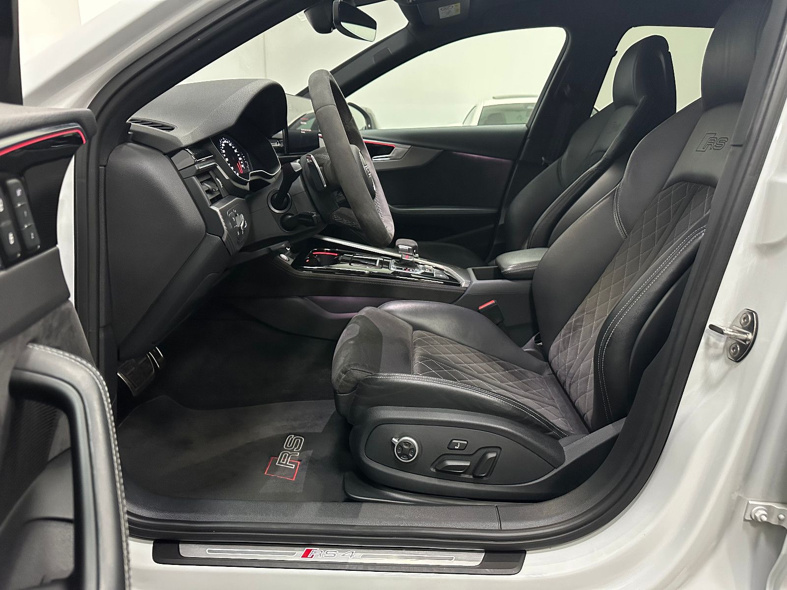 Fahrzeugabbildung Audi RS4 RS 4 Avant 2.9 TFSI quattro*B&O*280KMH*
