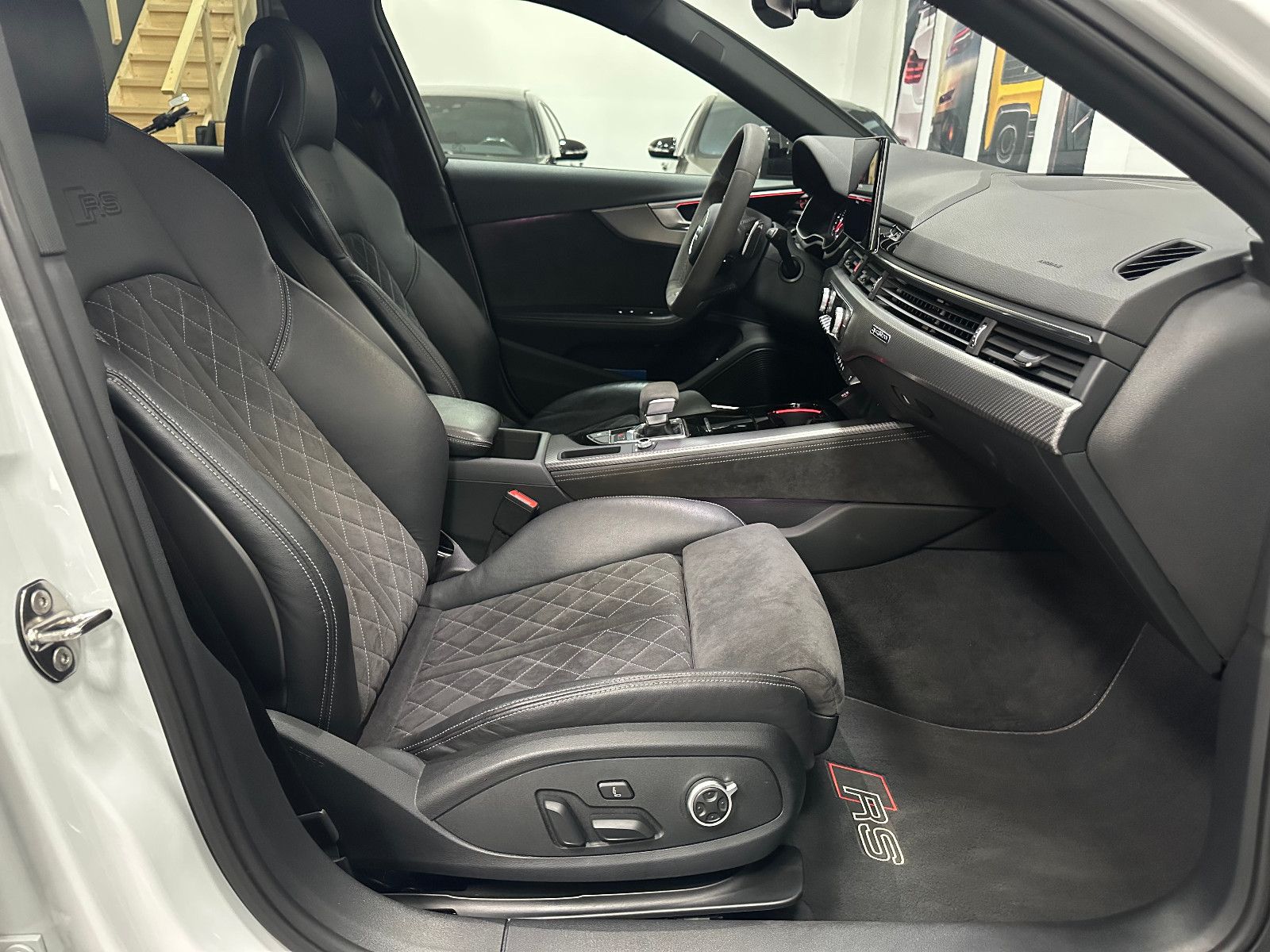Fahrzeugabbildung Audi RS4 RS 4 Avant 2.9 TFSI quattro*B&O*280KMH*