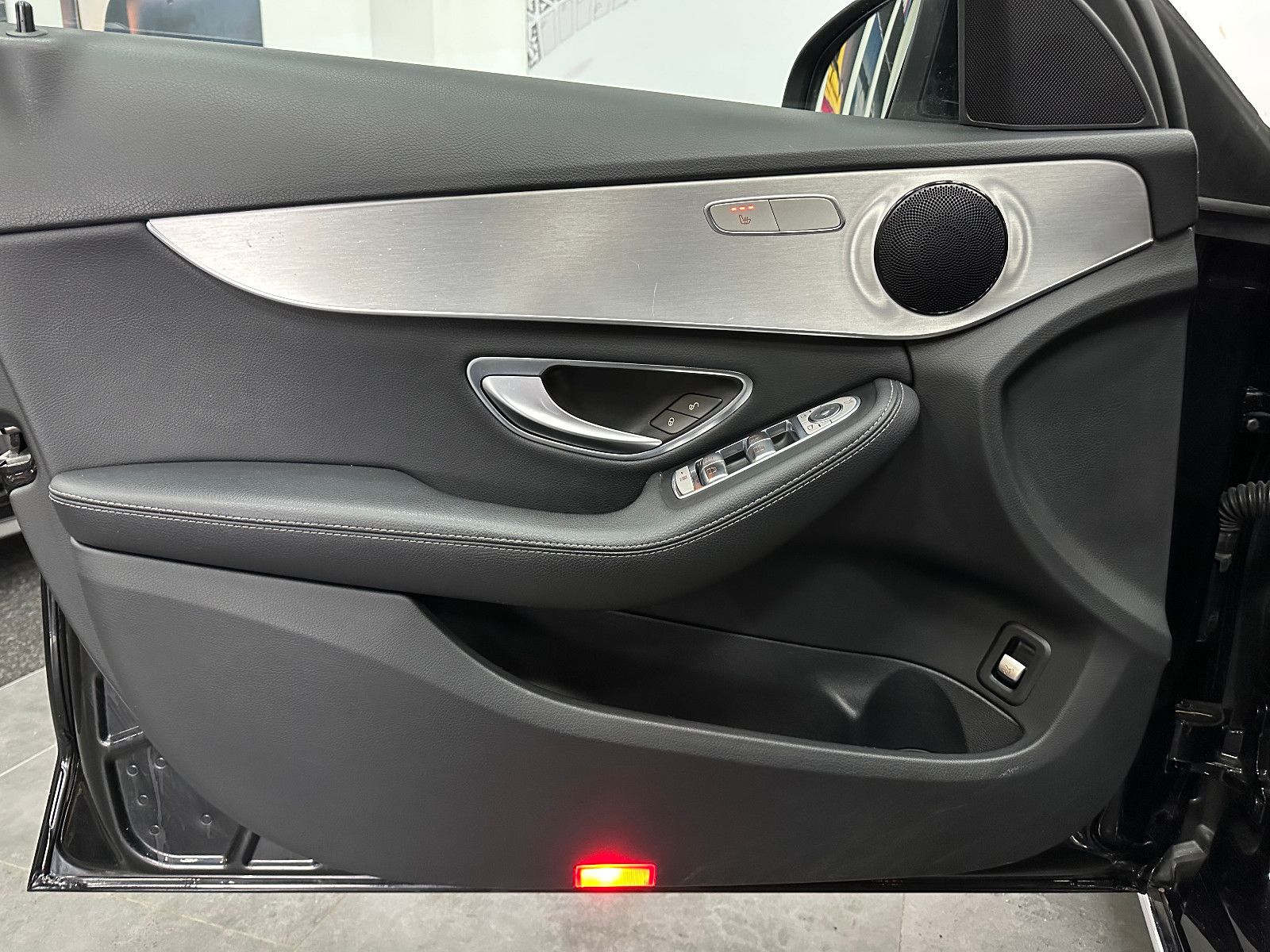 Fahrzeugabbildung Mercedes-Benz C 350 e Limousine*Totwinkel*Standheizung*JSG 27