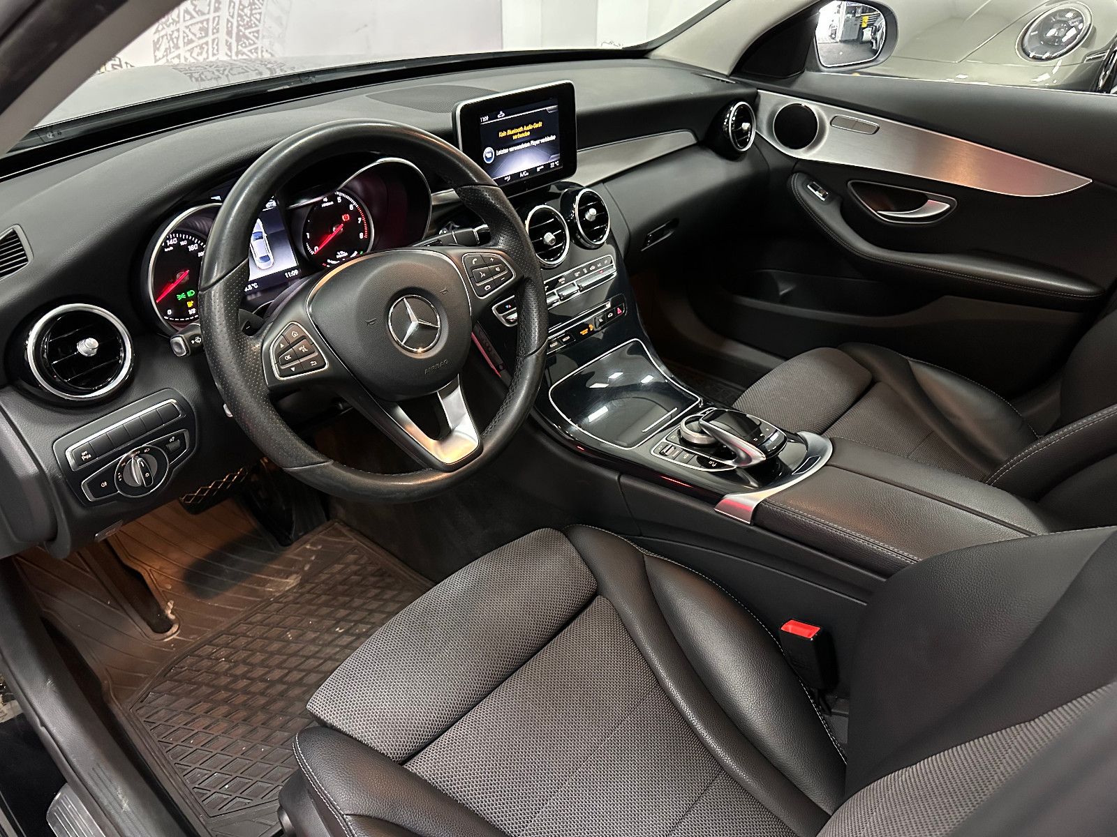 Fahrzeugabbildung Mercedes-Benz C 350 e Limousine*Totwinkel*Standheizung*JSG 27