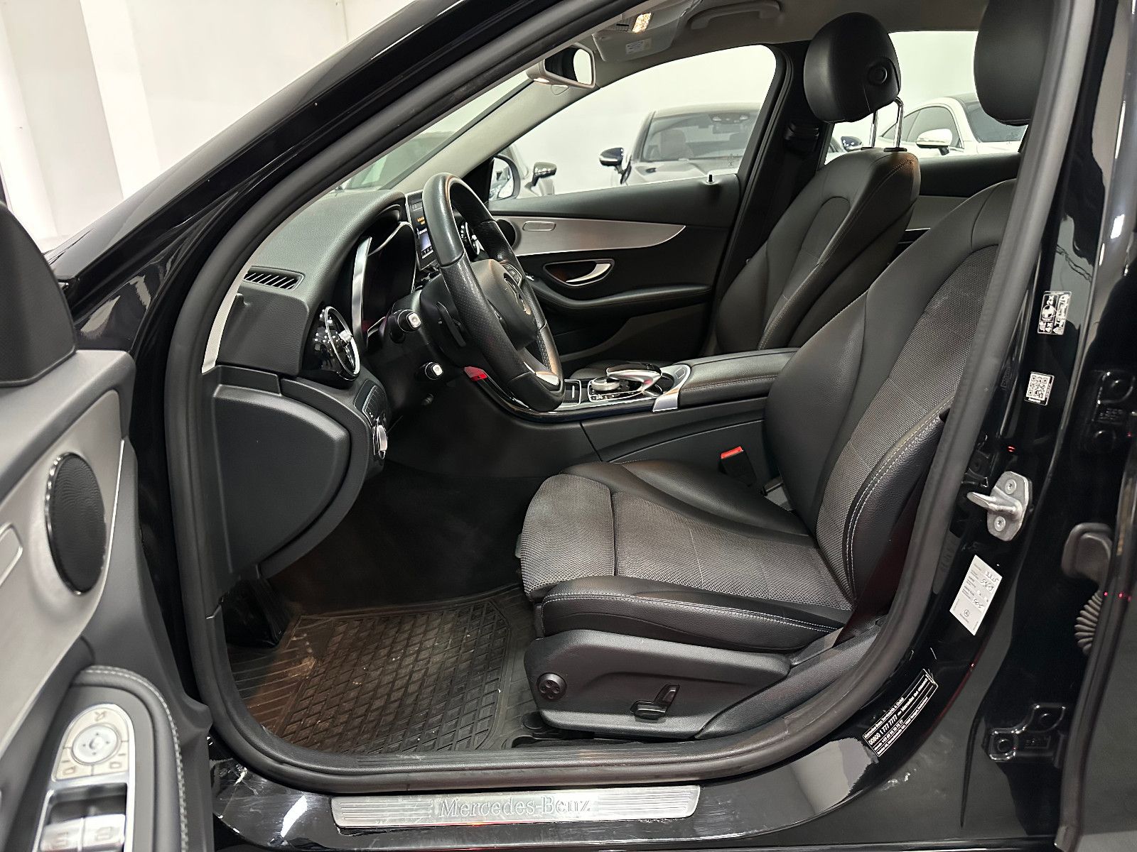 Fahrzeugabbildung Mercedes-Benz C 350 e Limousine*Totwinkel*Standheizung*JSG 27