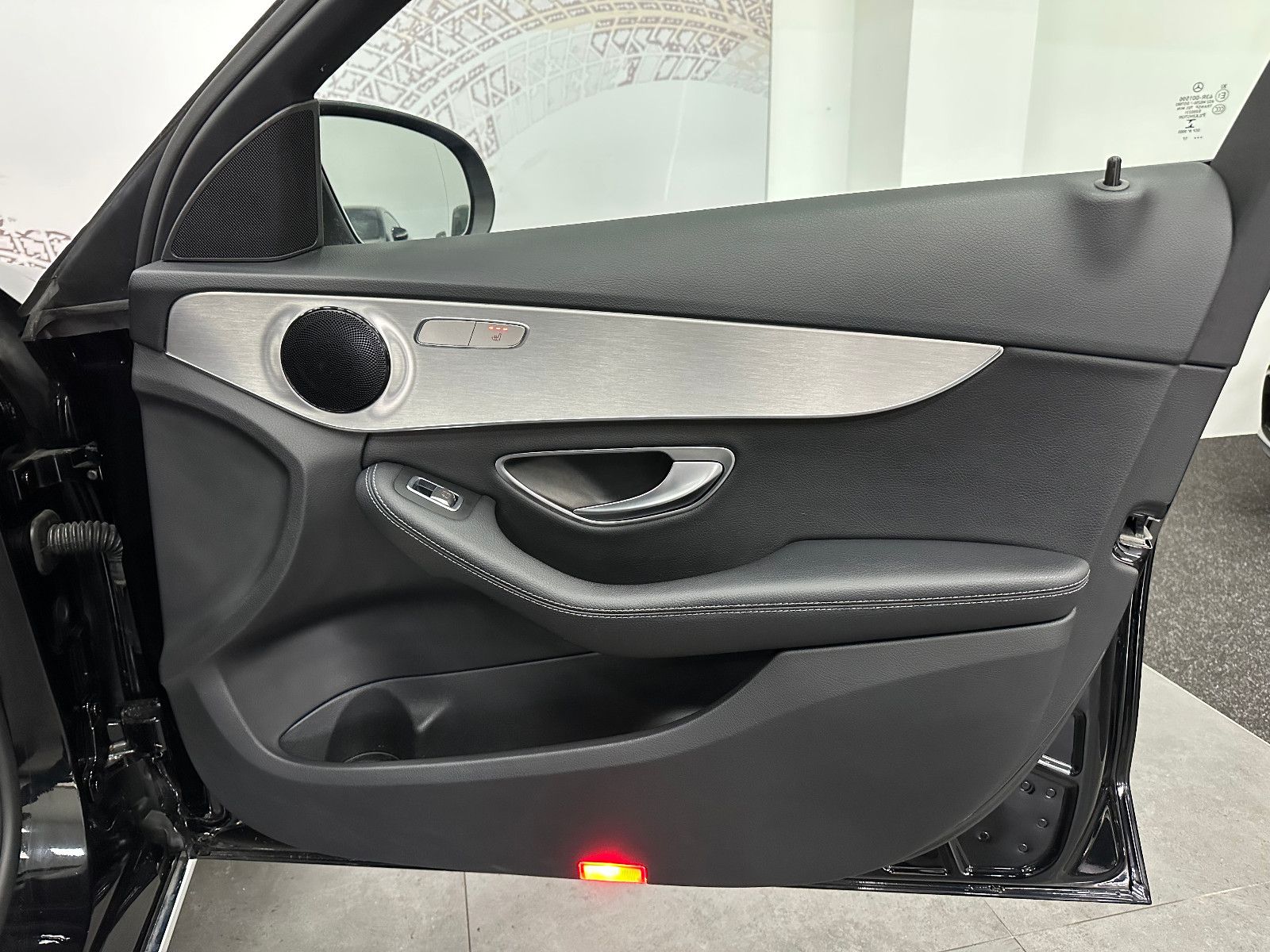 Fahrzeugabbildung Mercedes-Benz C 350 e Limousine*Totwinkel*Standheizung*JSG 27