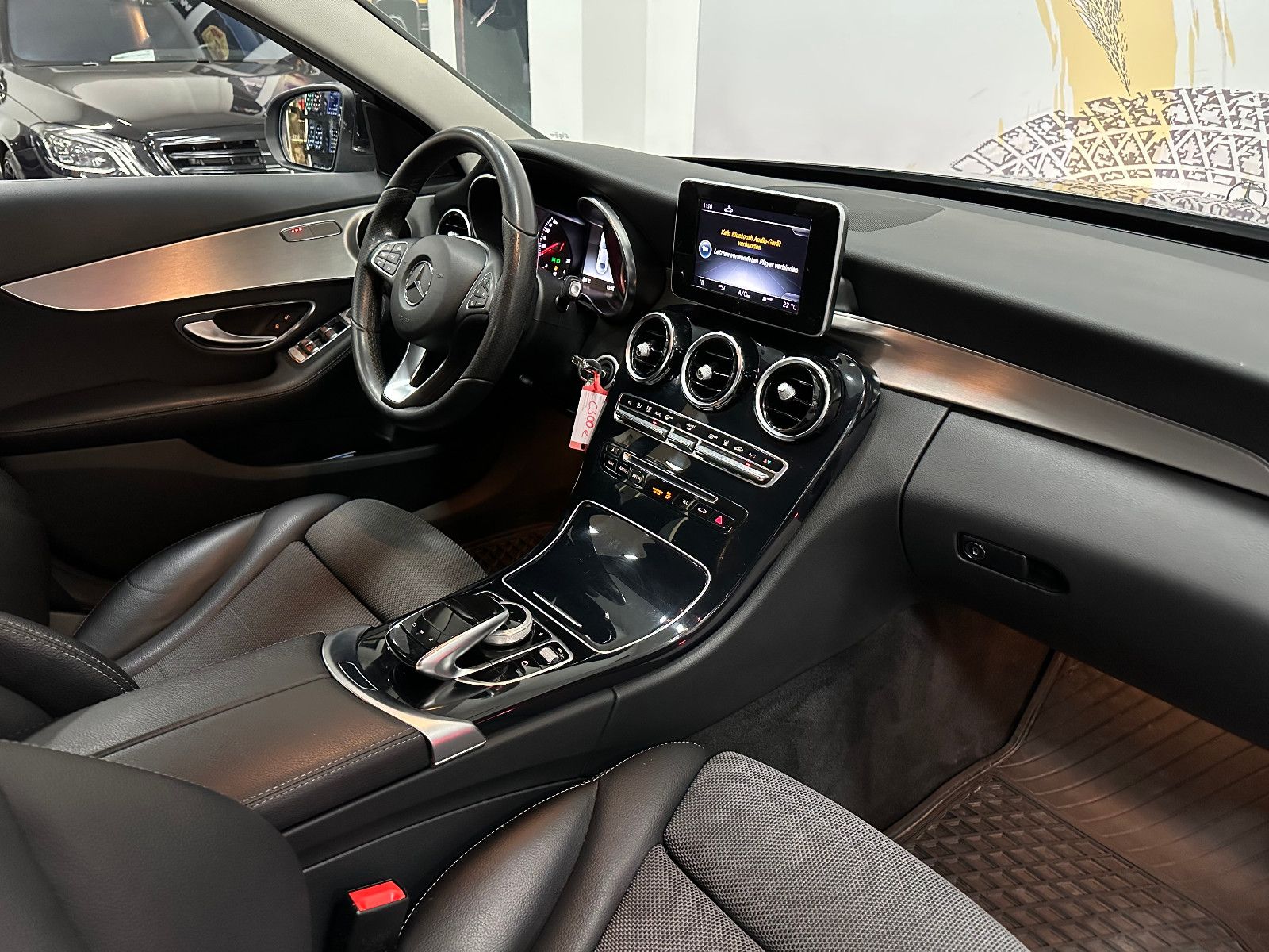 Fahrzeugabbildung Mercedes-Benz C 350 e Limousine*Totwinkel*Standheizung*JSG 27