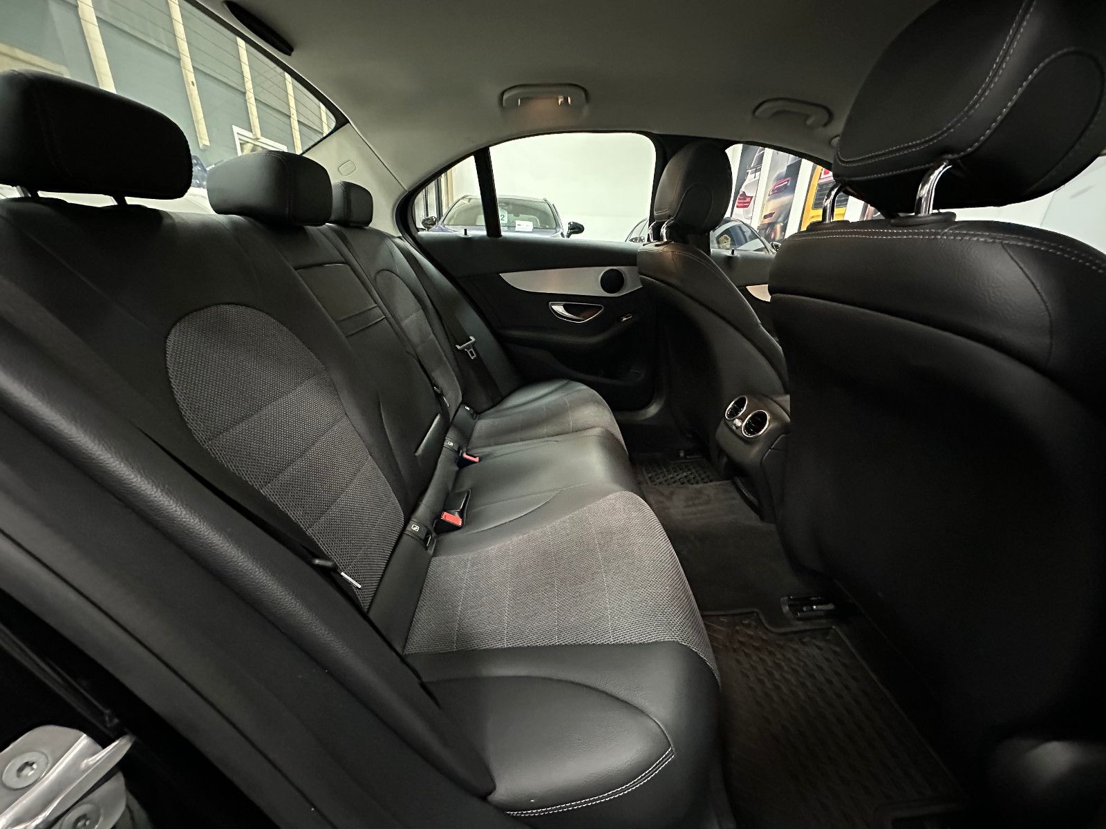 Fahrzeugabbildung Mercedes-Benz C 350 e Limousine*Totwinkel*Standheizung*JSG 27