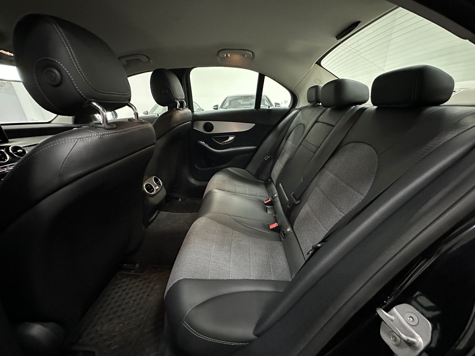 Fahrzeugabbildung Mercedes-Benz C 350 e Limousine*Totwinkel*Standheizung*JSG 27