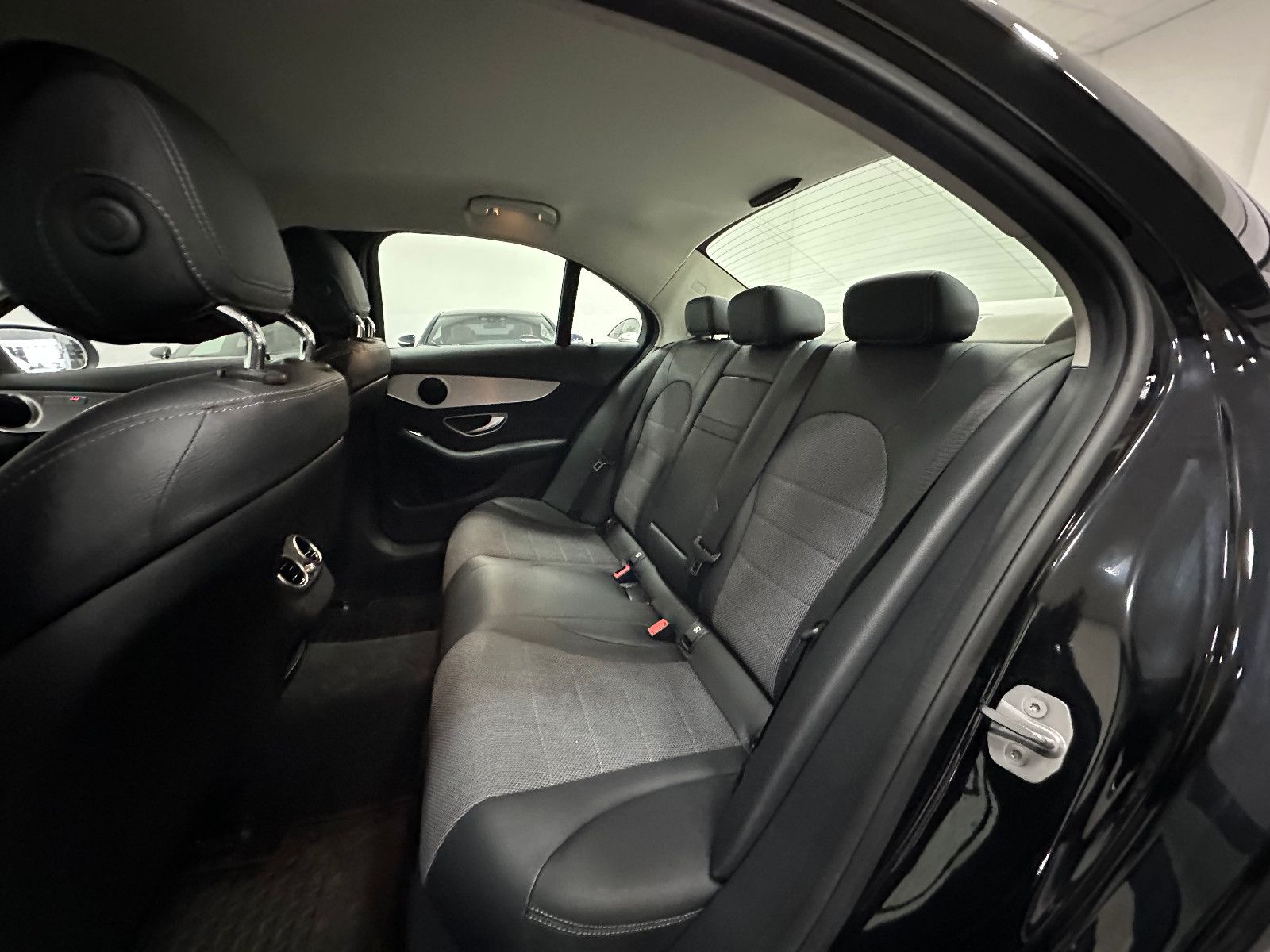 Fahrzeugabbildung Mercedes-Benz C 350 e Limousine*Totwinkel*Standheizung*JSG 27