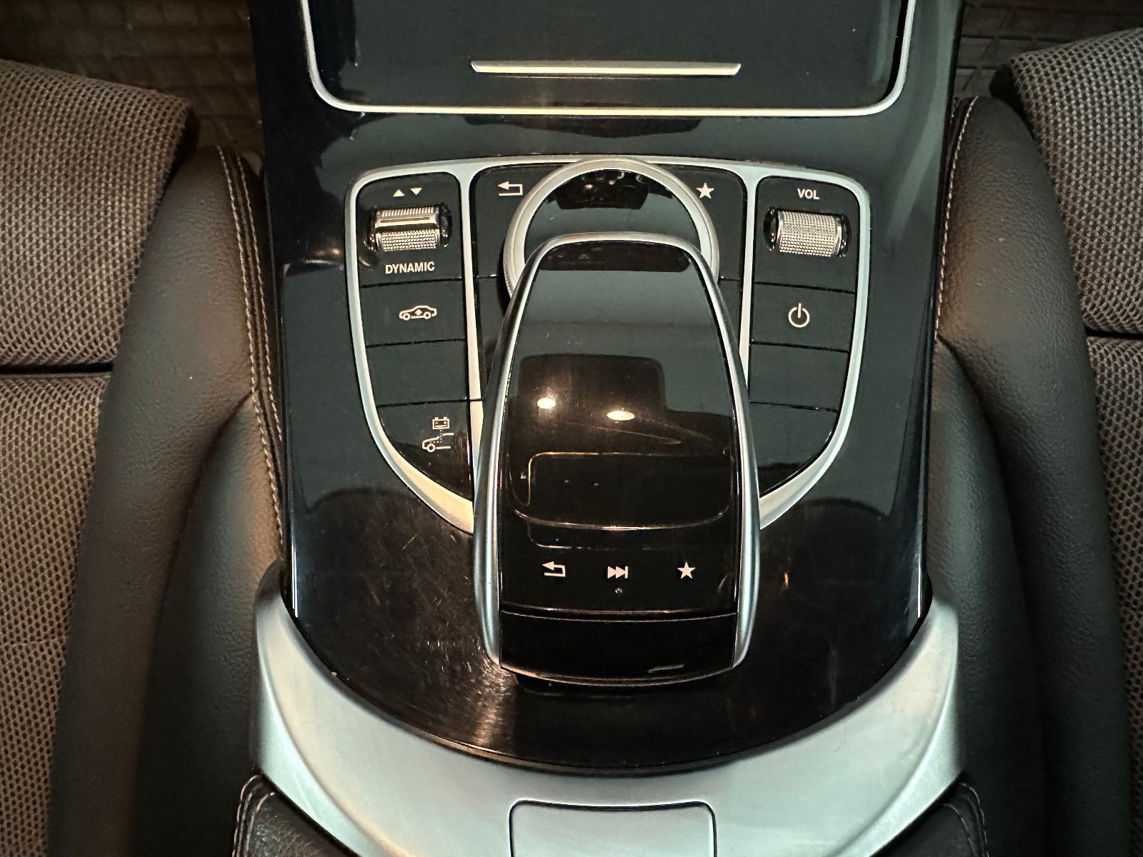 Fahrzeugabbildung Mercedes-Benz C 350 e Limousine*Totwinkel*Standheizung*JSG 27